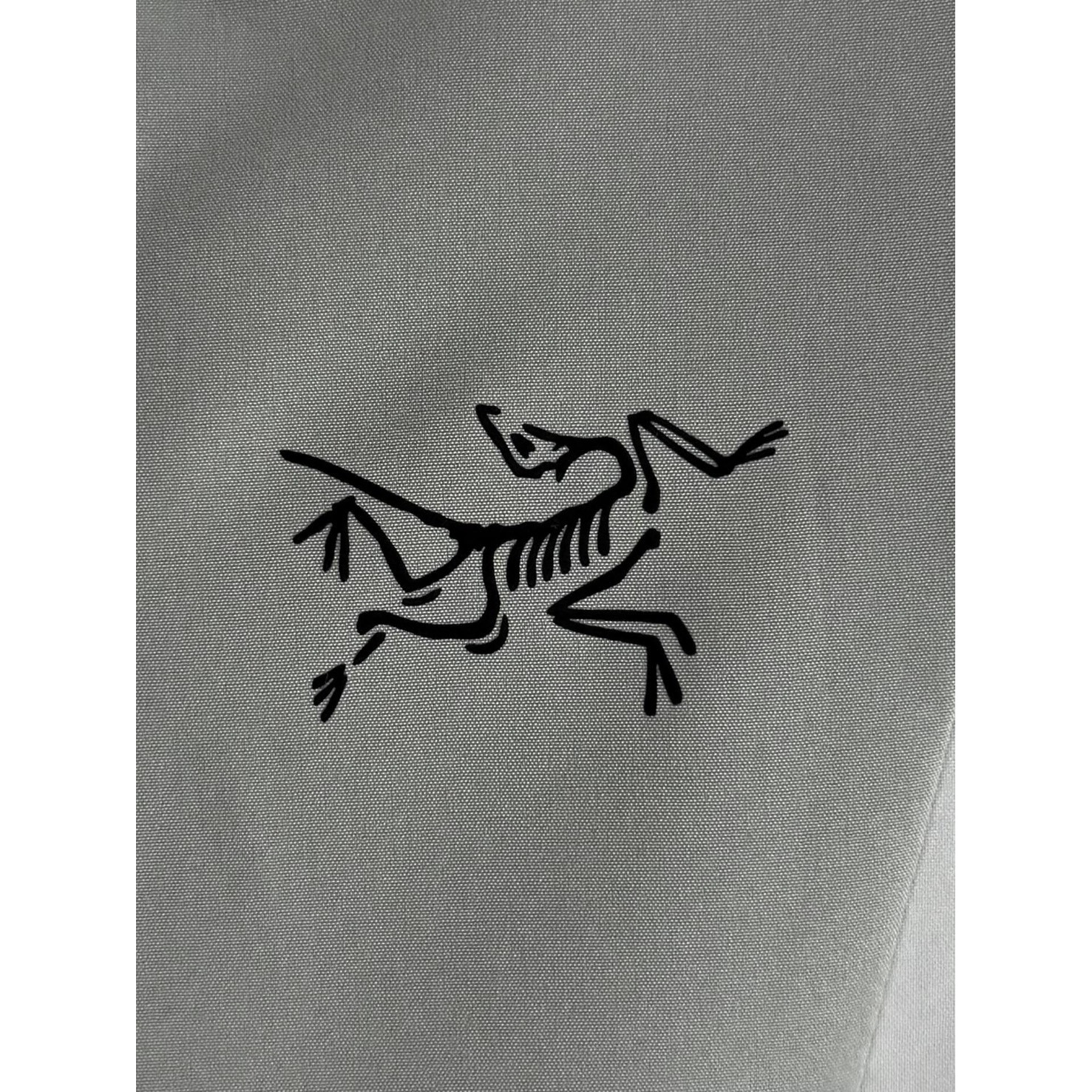 <p>Arc'teryx 软壳加薄绒冲锋衣(米白灰)</p>

<p>&nbsp;</p>

<p>&nbsp;</p>