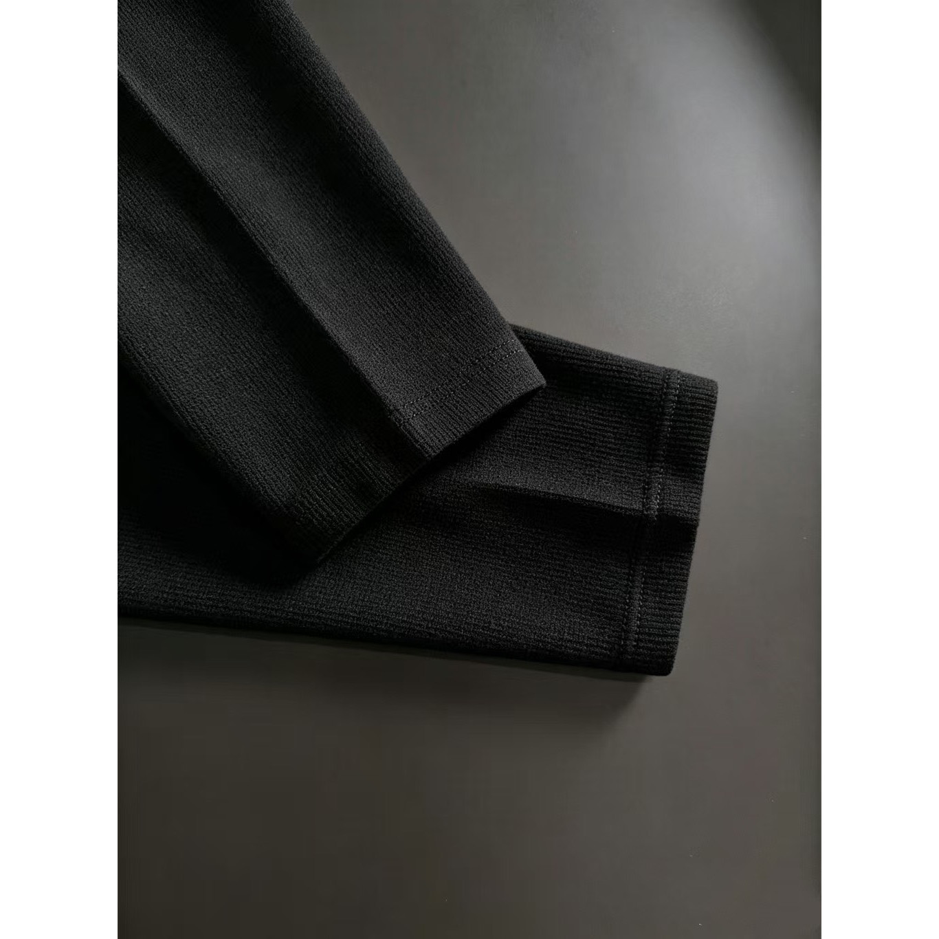 <p>Loewe 高品质男士卫衣(黑)</p>