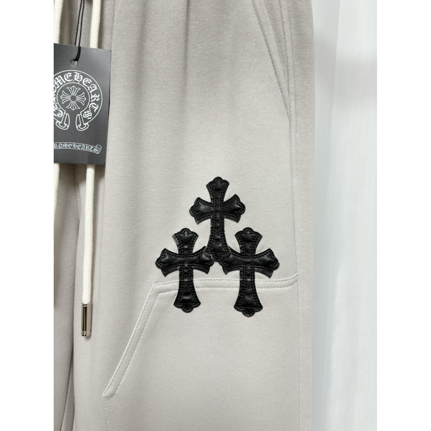 <p>&nbsp;Chrome Hearts&nbsp;休闲长裤</p>
