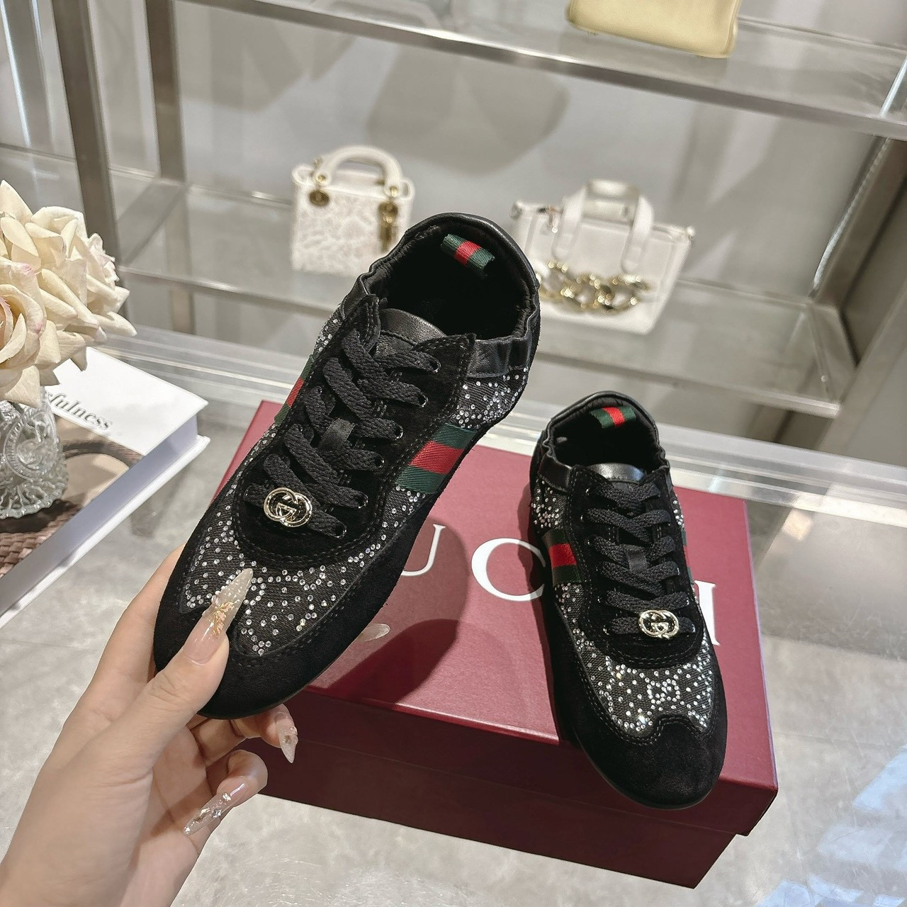 <p>GUCCI 水晶钻鞋(黑)</p>