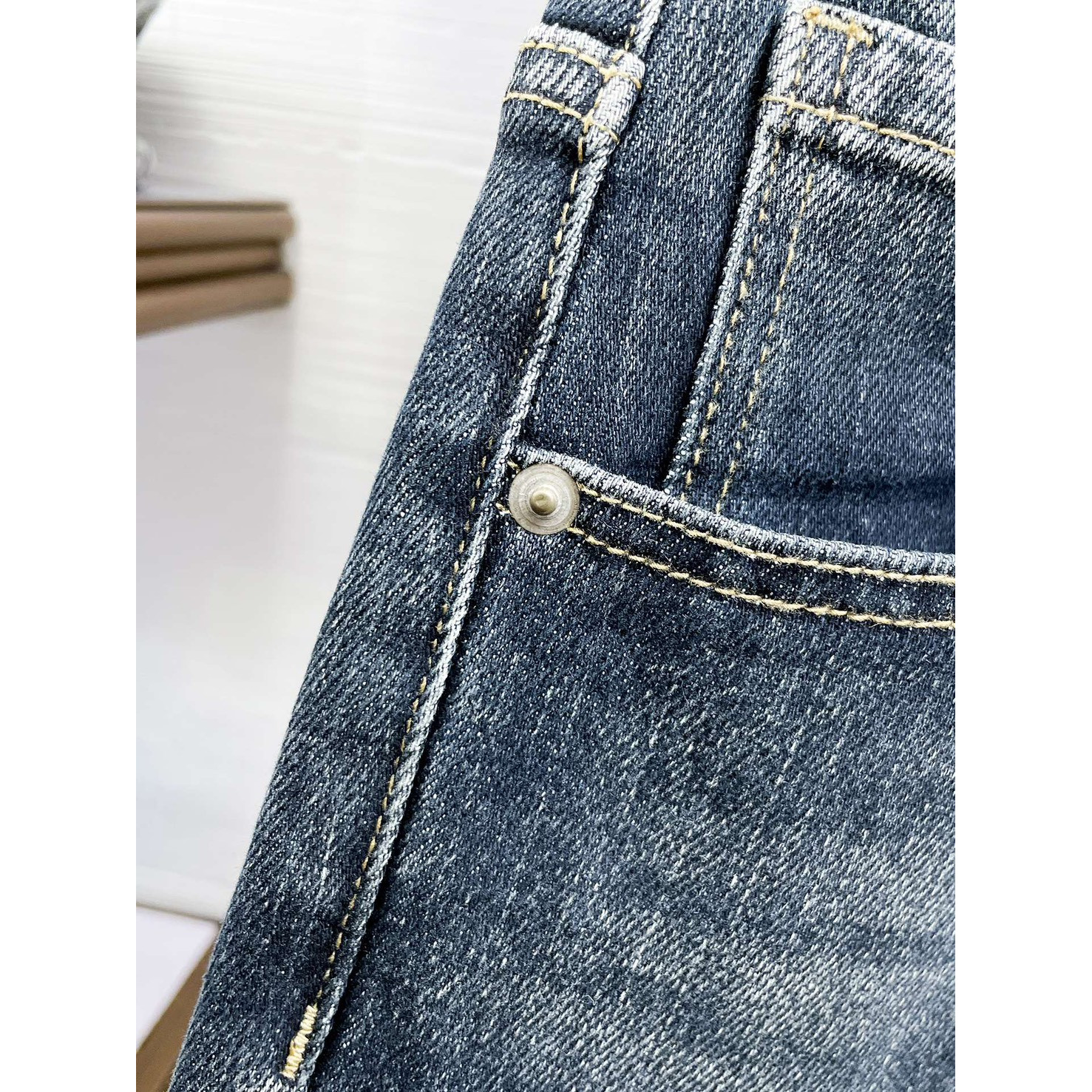 <p>Thom Browne&nbsp;高品质牛仔裤</p>