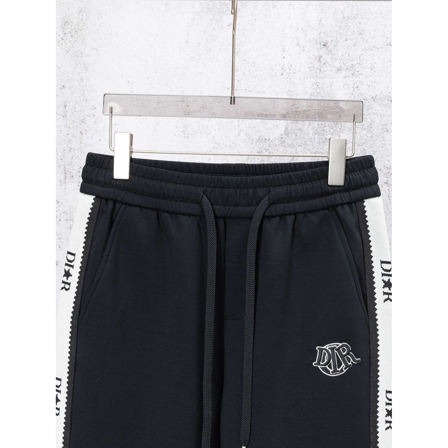 <p>Dior 直筒休閒褲(黑色)</p>