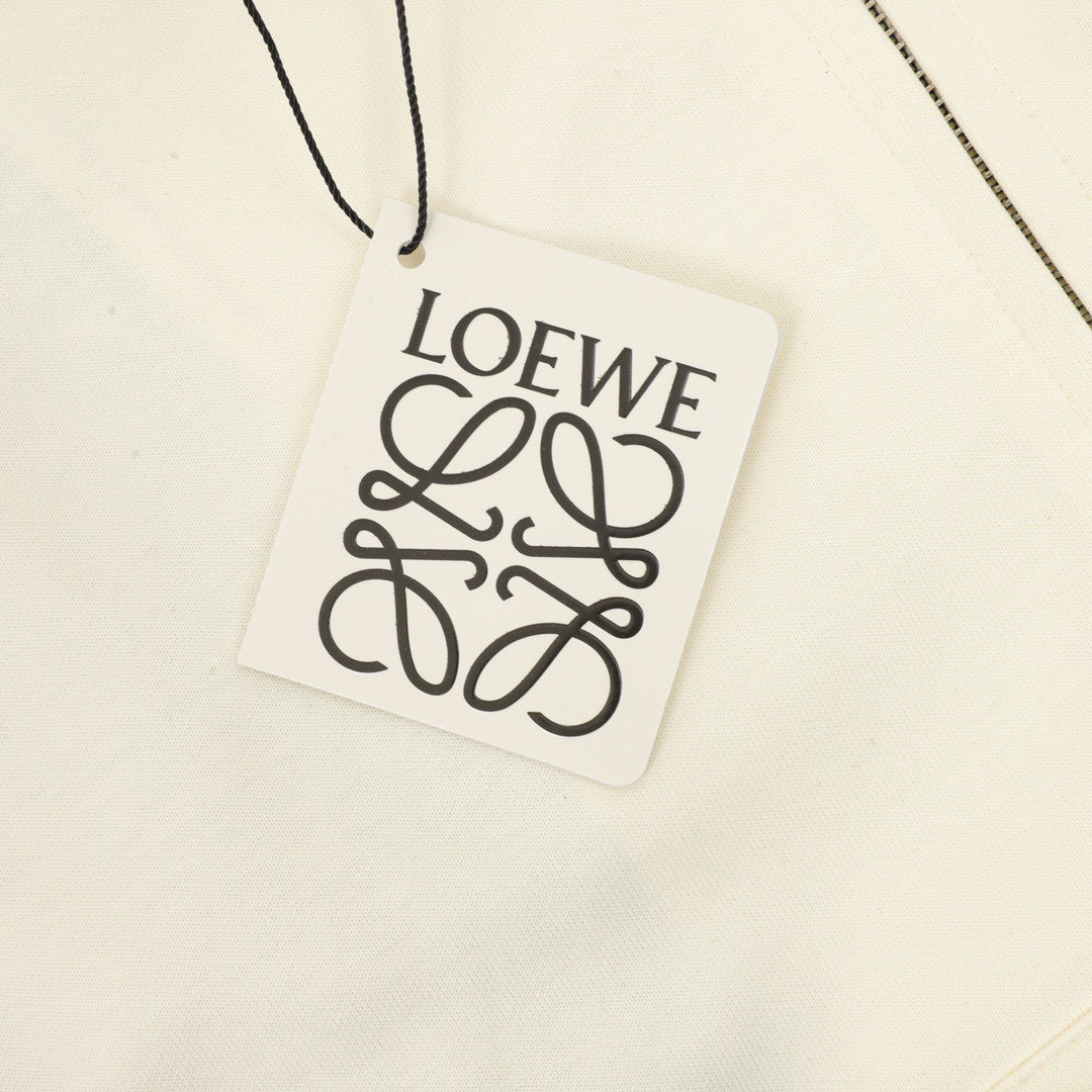 <p>Loewe 拼色织带刺绣连帽拉链外套(米黃)</p>