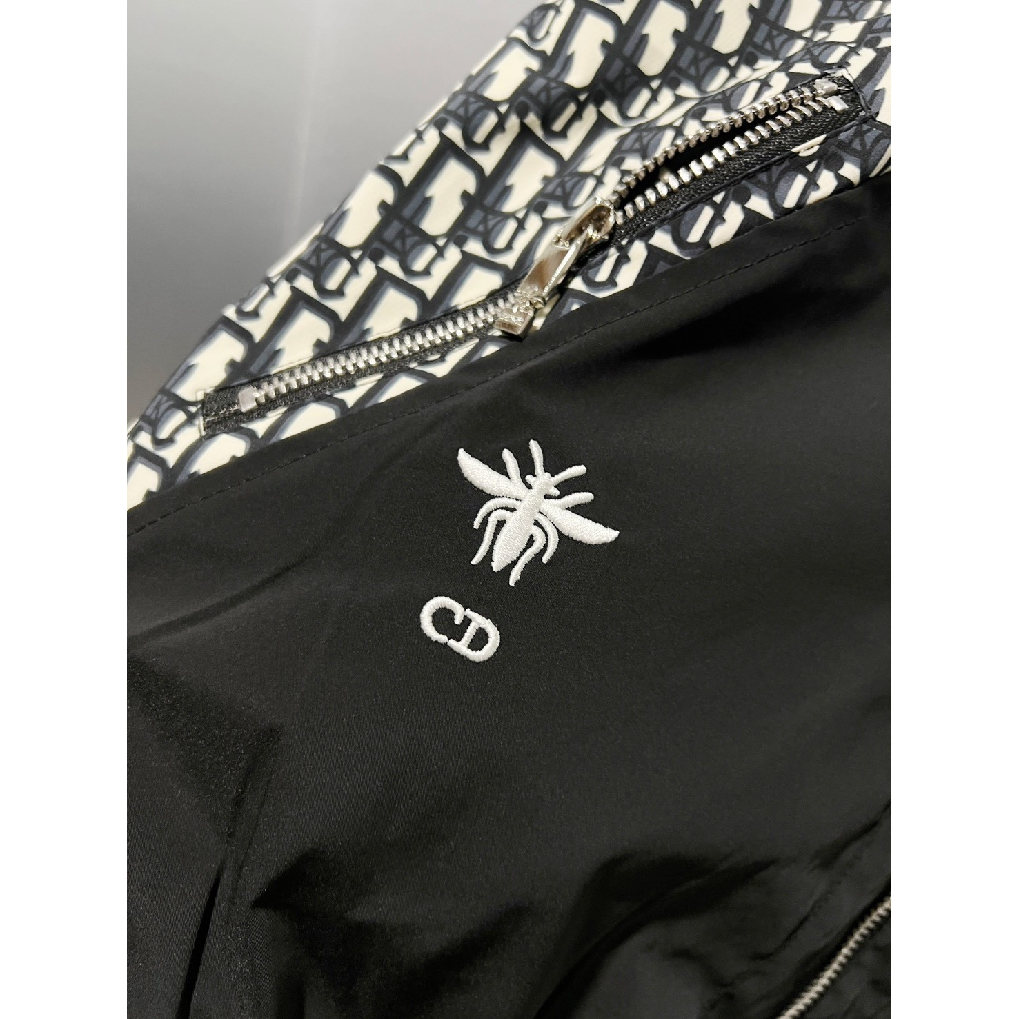 <p>DIOR 双面穿夹克外套(黑)</p>