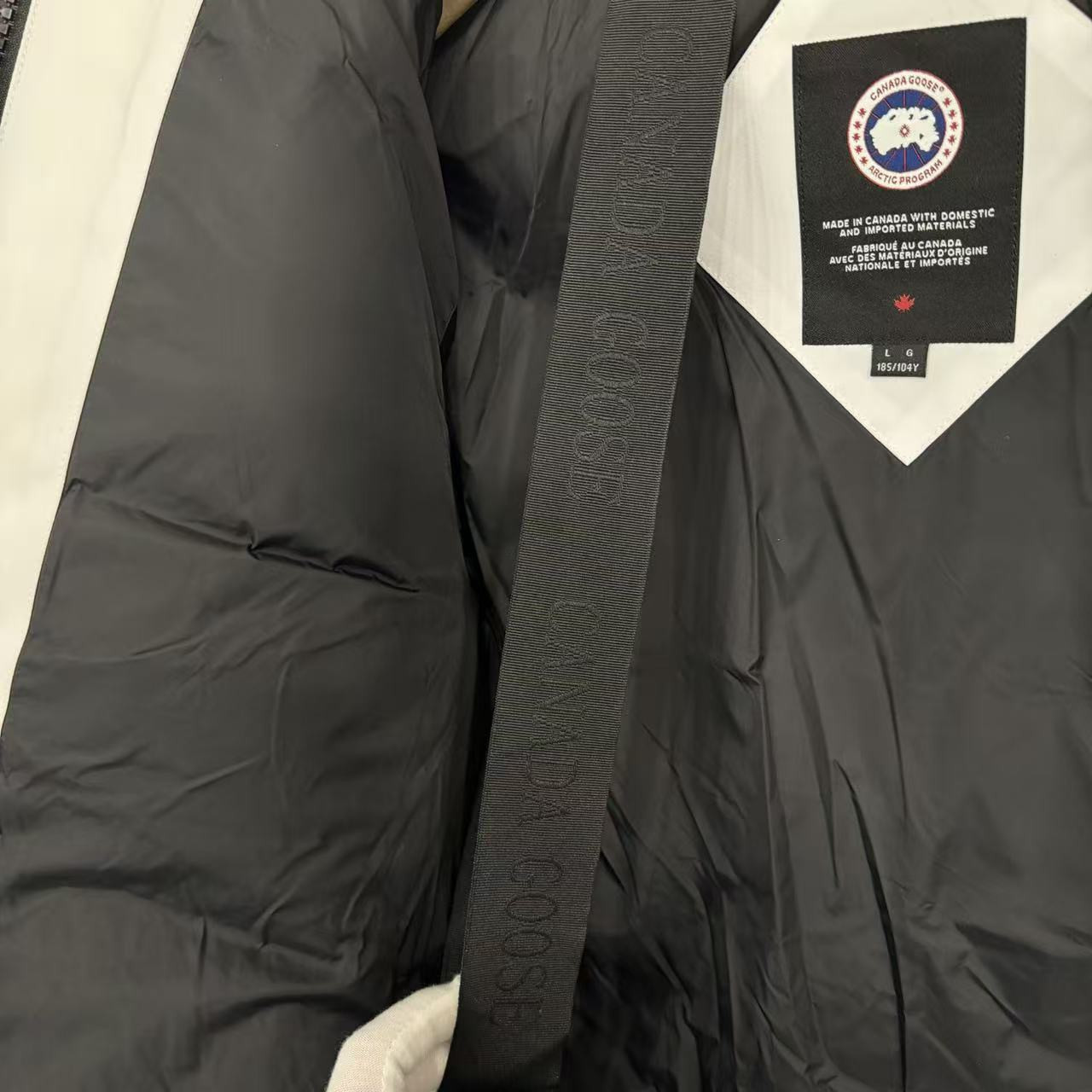 <p>Canada Goose Chelse*派克大衣羽绒服(白色紅標)</p>