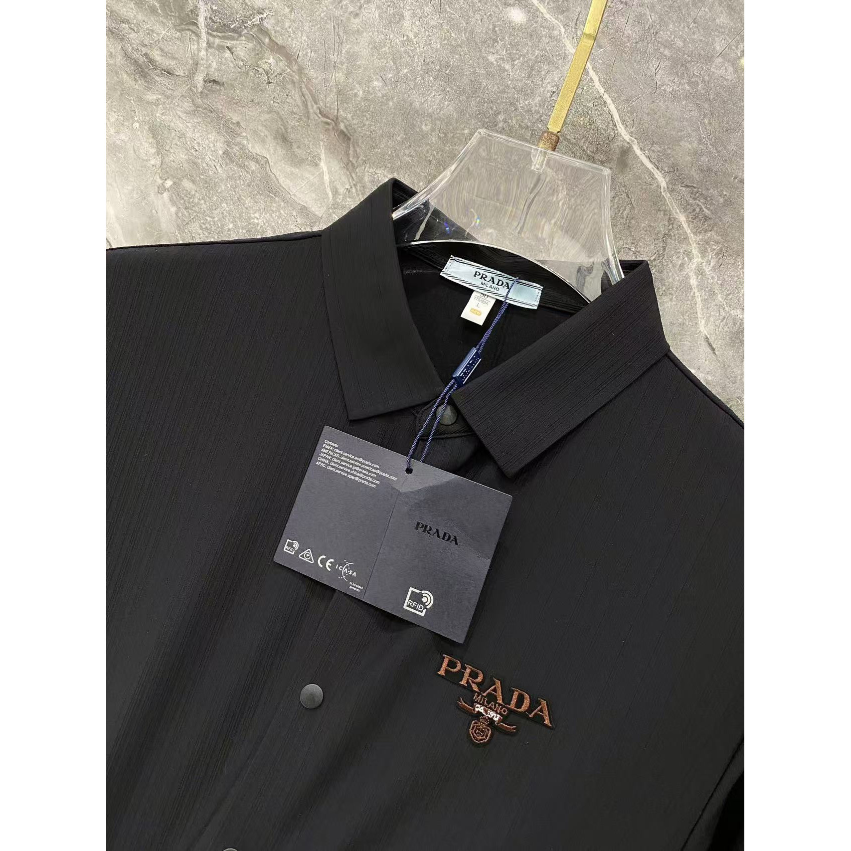 <p>Prada 秋冬长袖Polo(783012)</p>