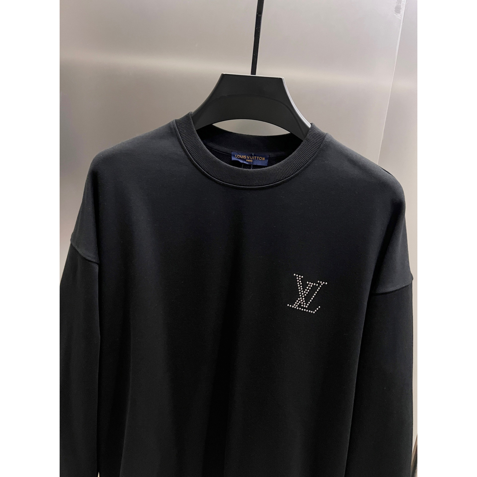 <p>LV 圆领长袖卫衣(黑)</p>
