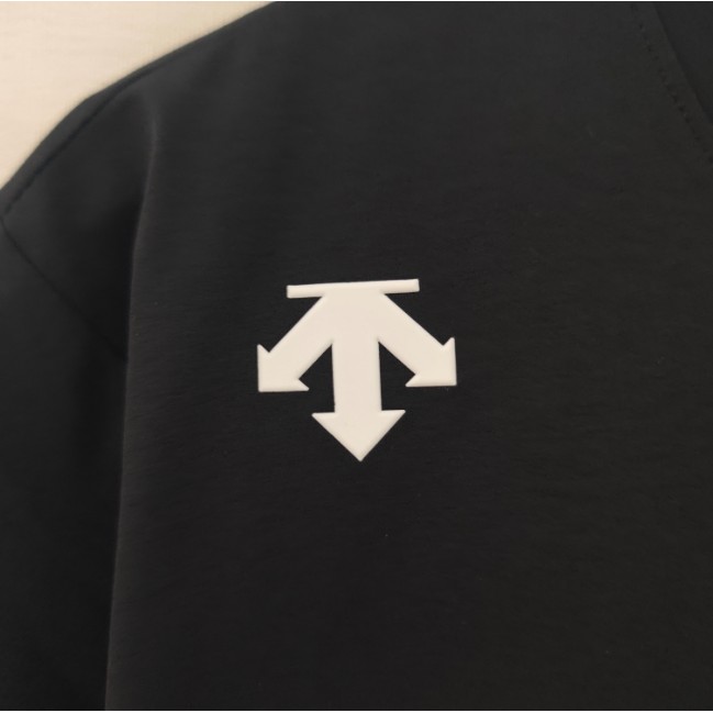 <p>DESCENTE 經典款短袖T恤(黑)</p>