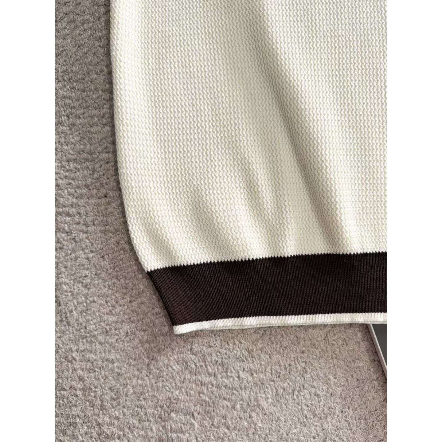<p>Balenciaga 男款短袖T恤白色(786947)</p>