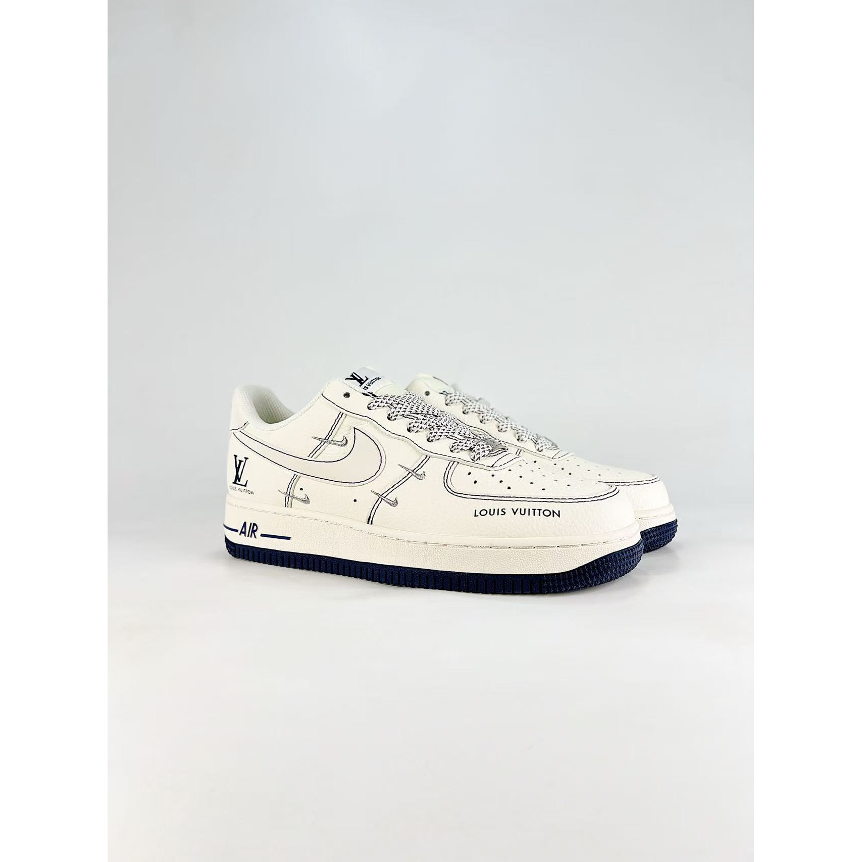 <p>Nike Air Force1 07 low (白)</p>