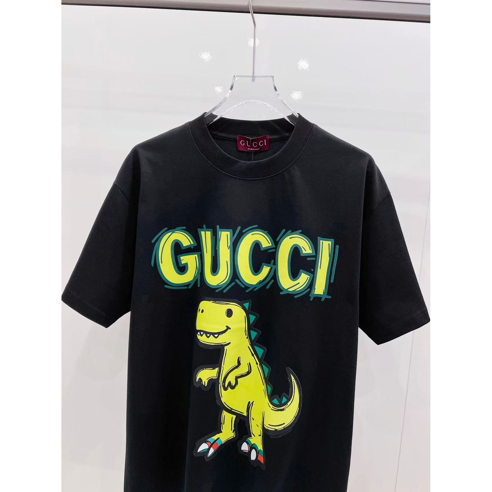 <p>GUCCI 卡通恐龙印花短袖t恤(黑)&nbsp;</p>