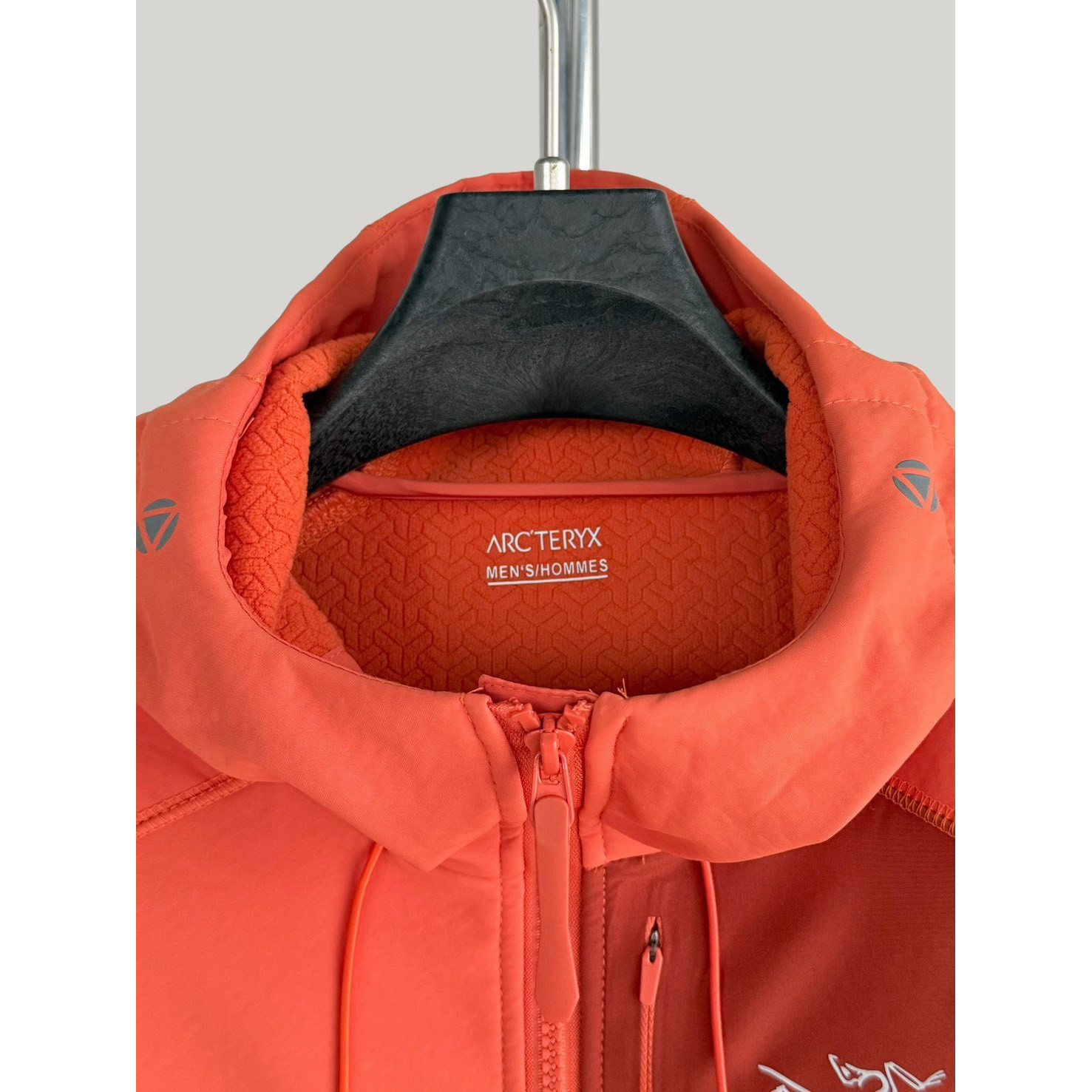 <p>Arc'teryx 软壳加薄绒冲锋衣(桔子色)</p>