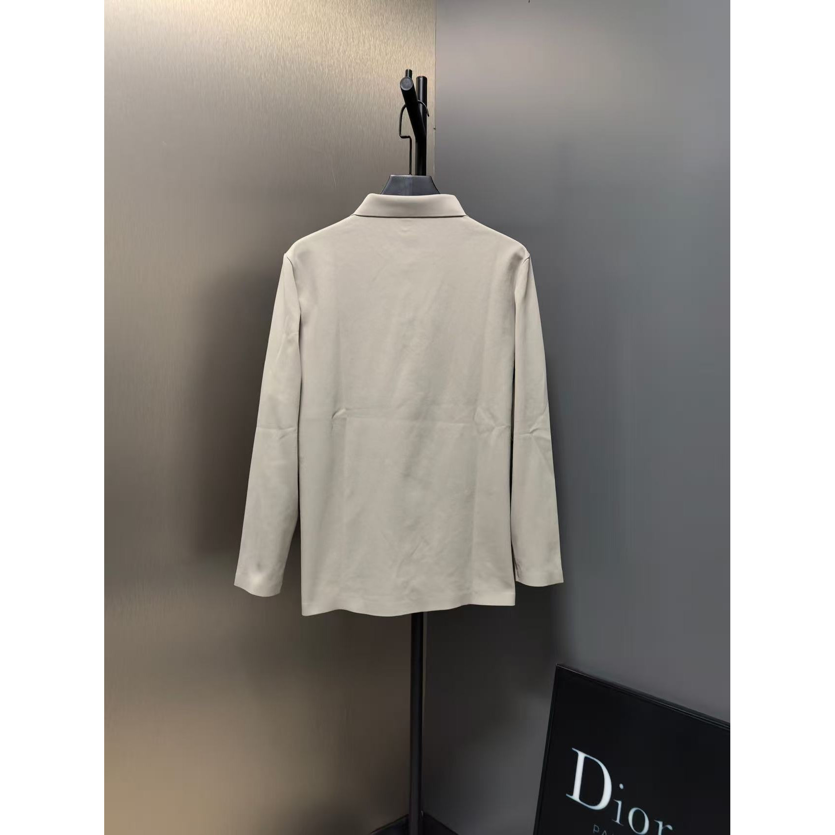 <p>Descente 翻领长袖打底(卡其)</p>