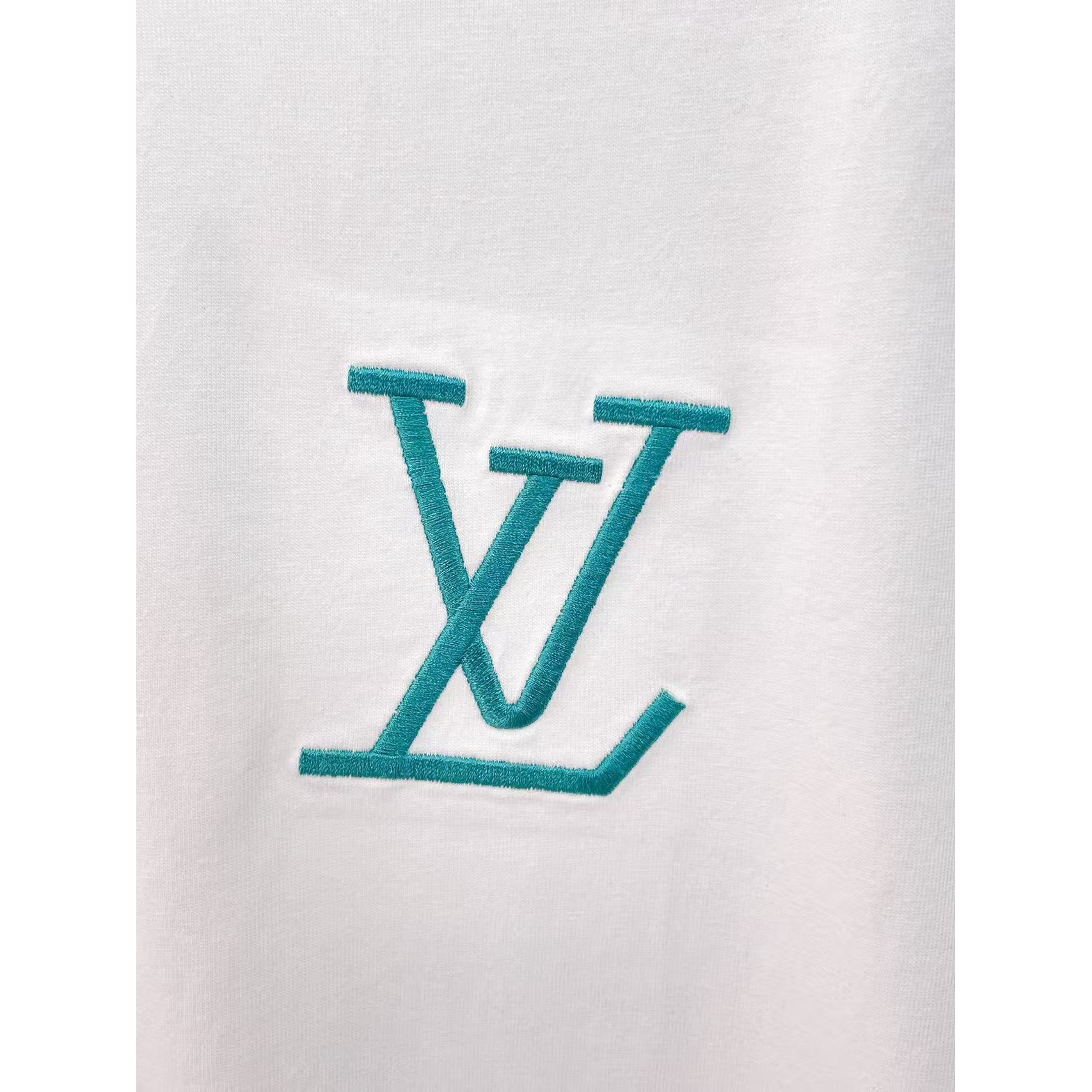 <p>LV 专柜新款短袖T恤(白)</p>