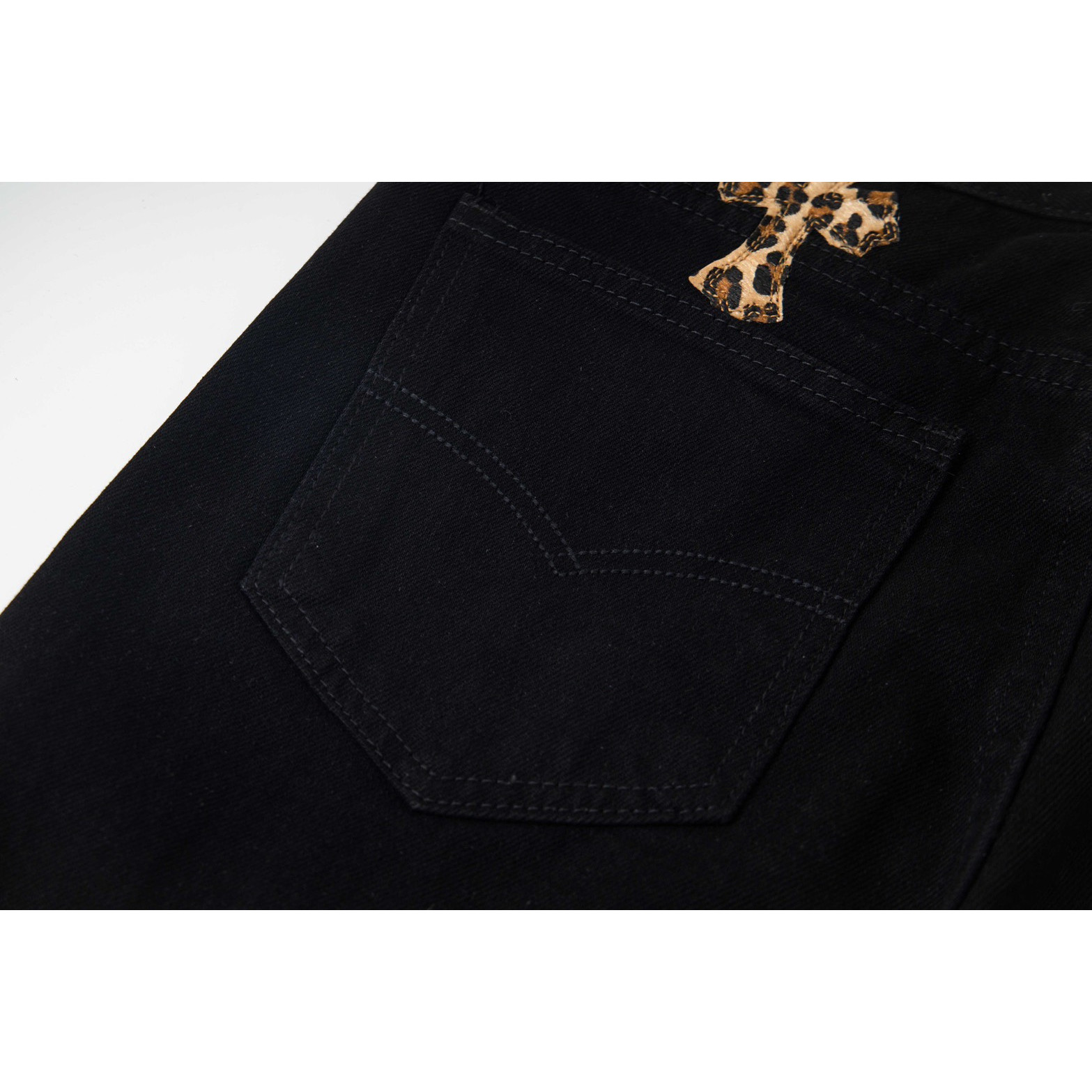 <p>CHROME HEARTS 黑裤牛仔骚紫豹纹爆款牛仔裤(1798#)</p>

<p>&nbsp;</p>