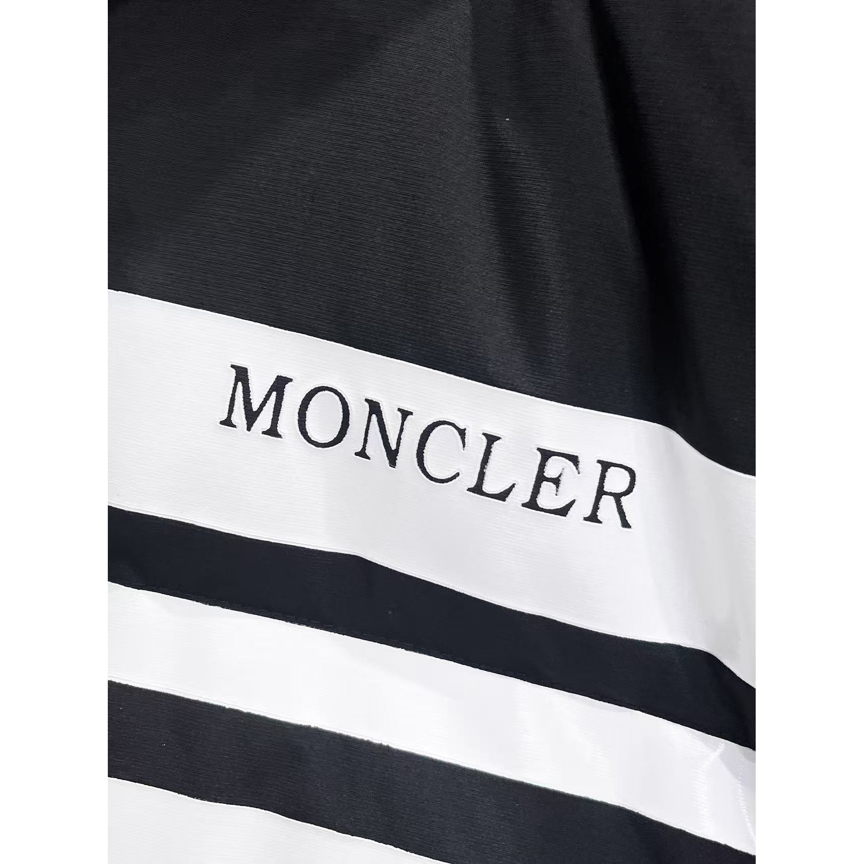 <p>MONCLER 秋冬新款羽绒服(黑)</p>