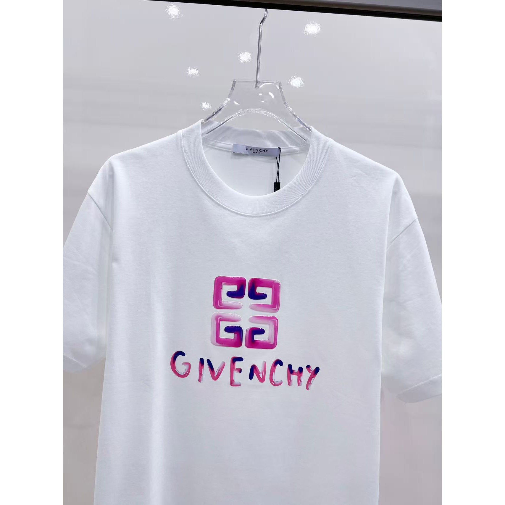 <p>GIVENCHY&nbsp;短袖圆领T恤(白)</p>
