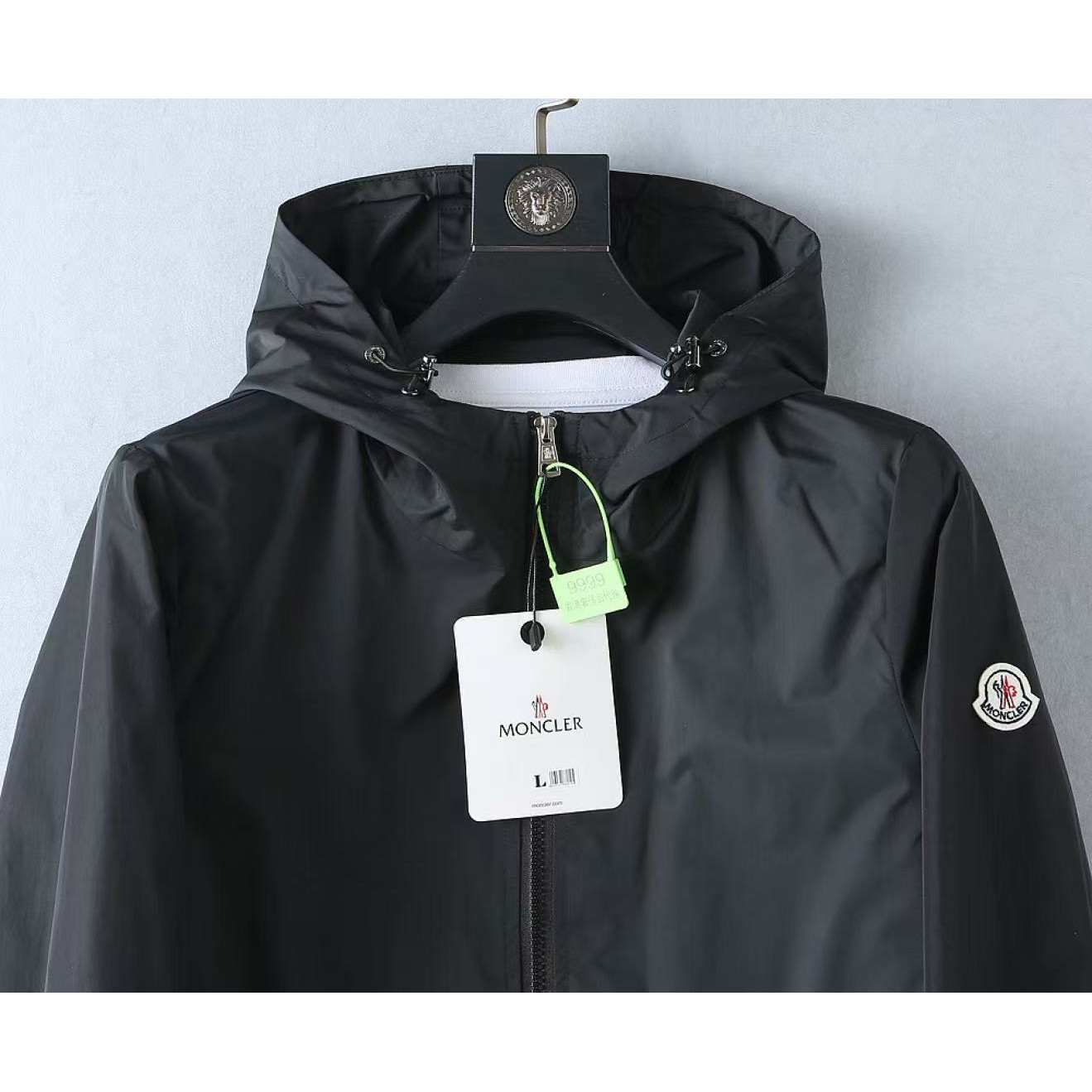 <p>MONCLER 男士夹克外套(黑)</p>