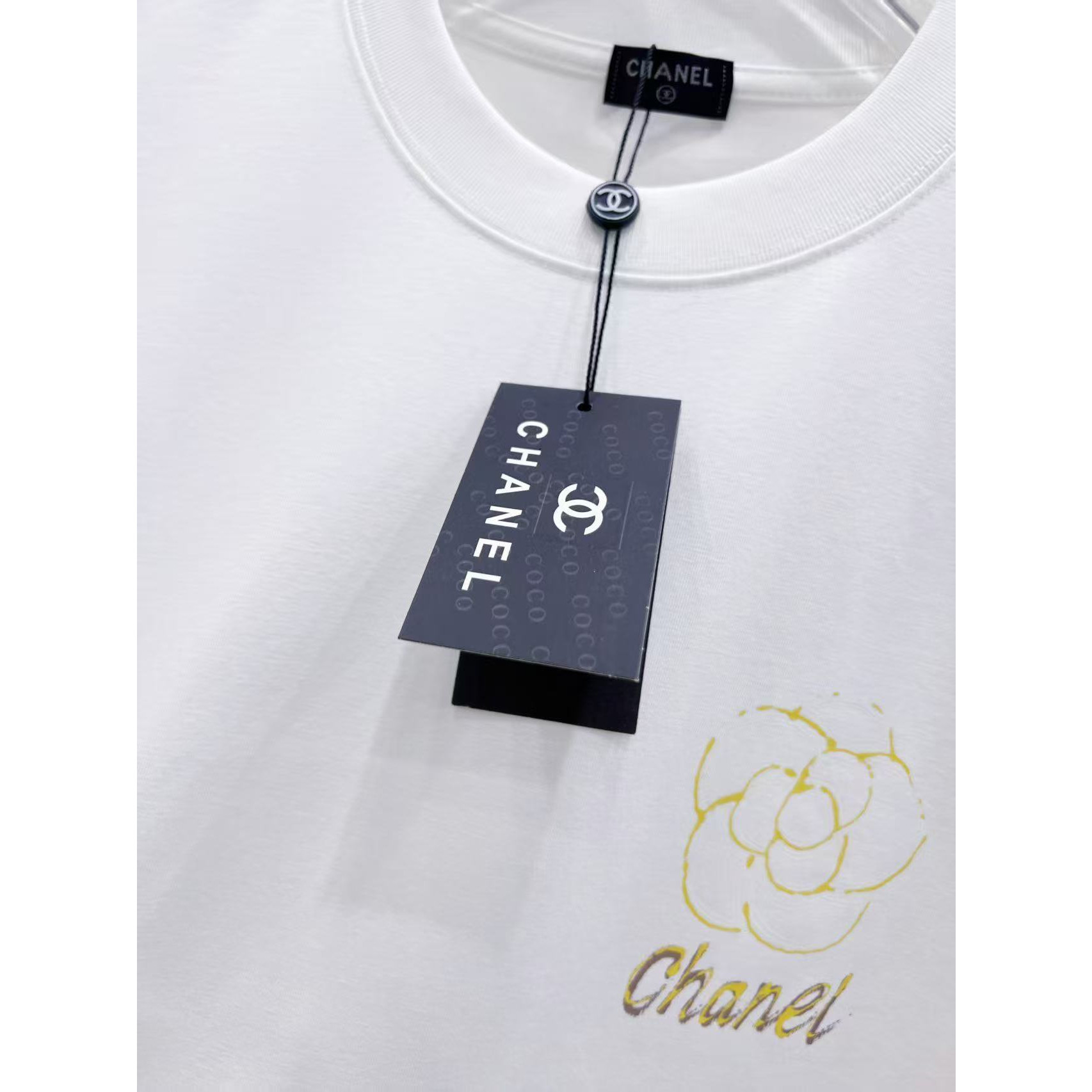 <p>CHANEL 短袖圆领T恤(白)</p>