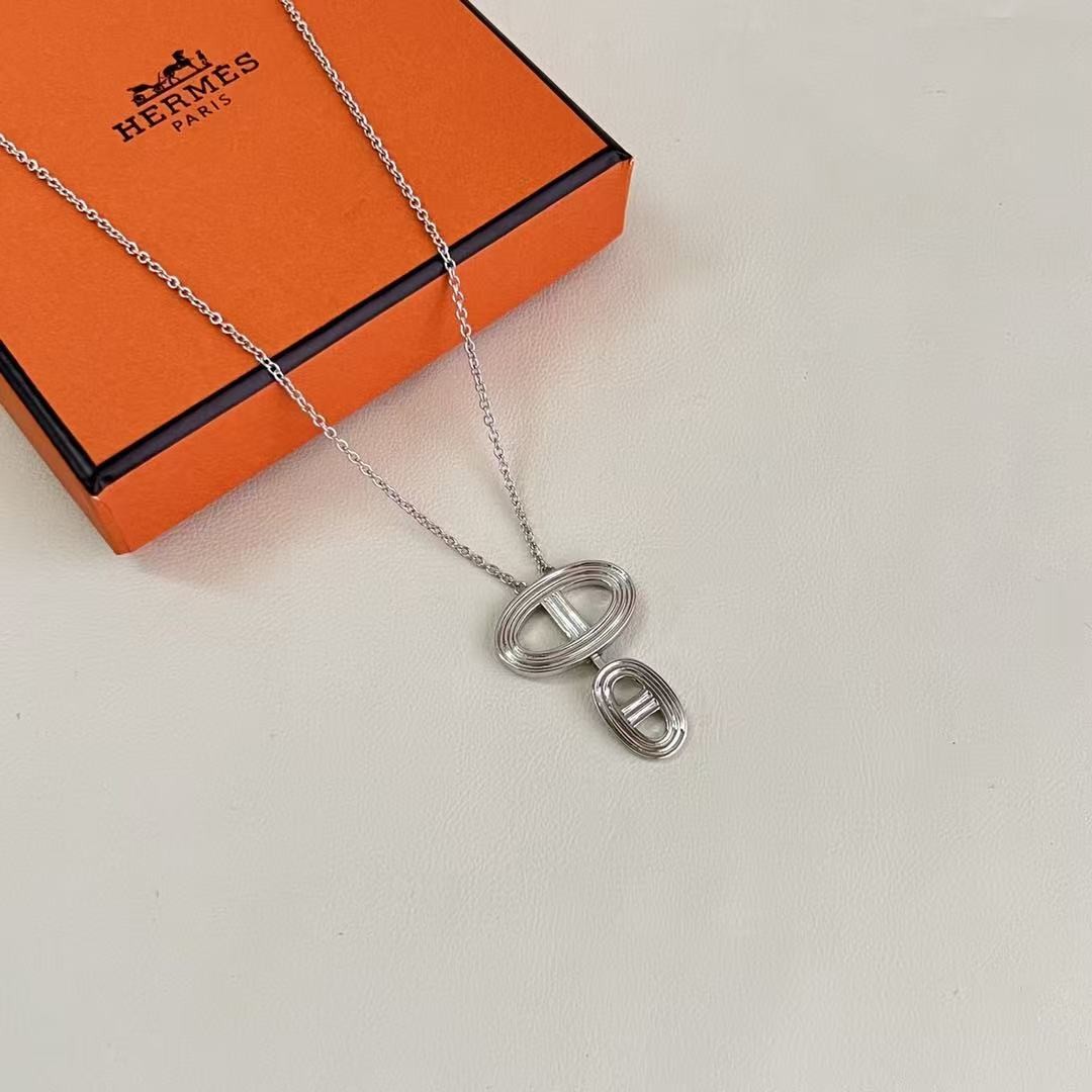 <p>HERM&Egrave;S 猪鼻子项链&nbsp;</p>