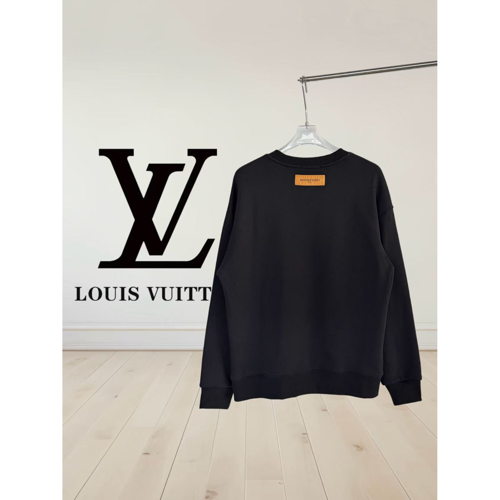 <p>LV 刺绣圆领卫衣(黑)</p>