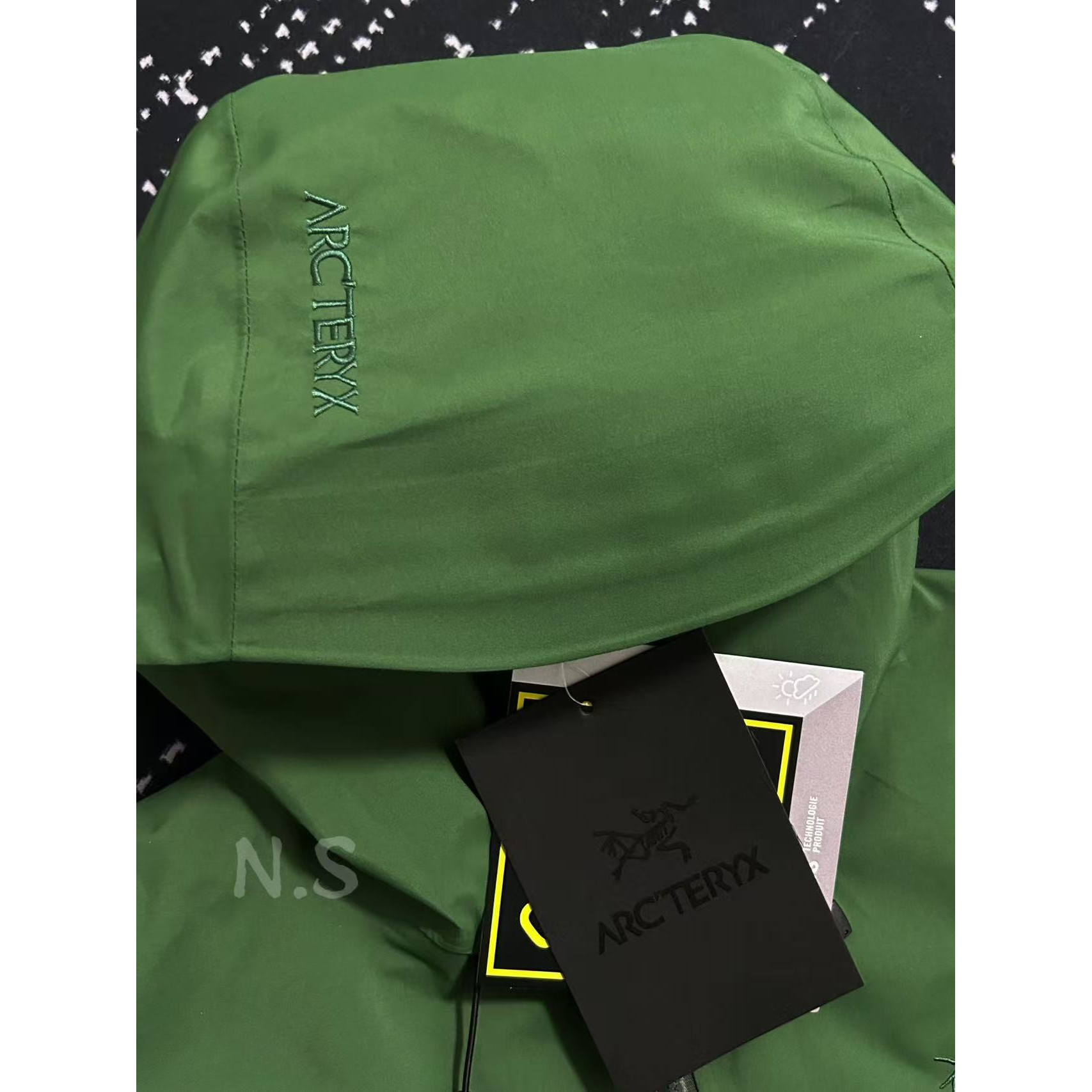 <p>Arc'teryx Beta系列 SL GORE-TEX 硬壳刺绣连帽防水防风透气冲锋衣 (伊甸绿)</p>
