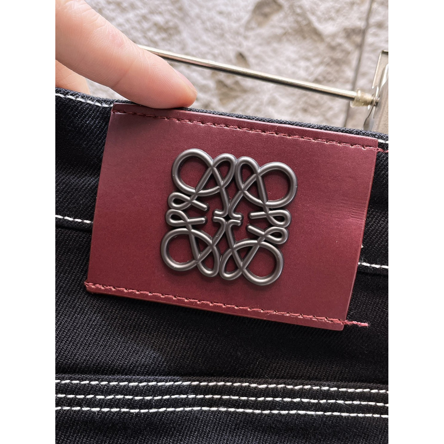 <p>LOEWE&nbsp;高端牛仔裤(黑)</p>