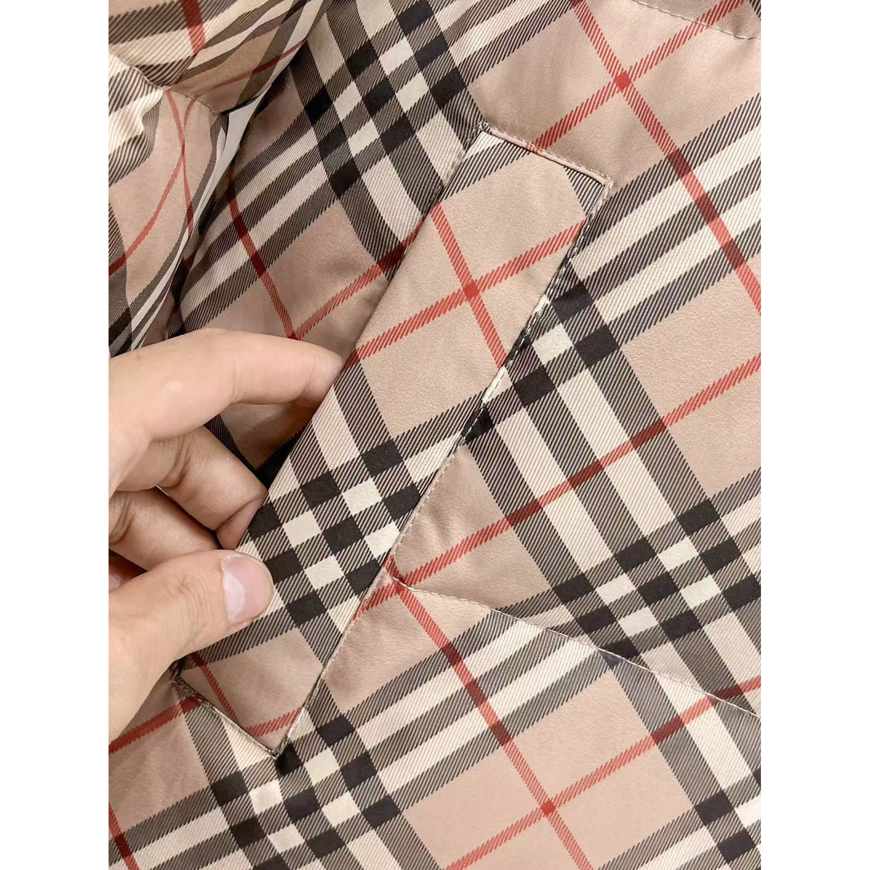 <p>BURBERRY 秋冬新款羽绒服(卡其)</p>