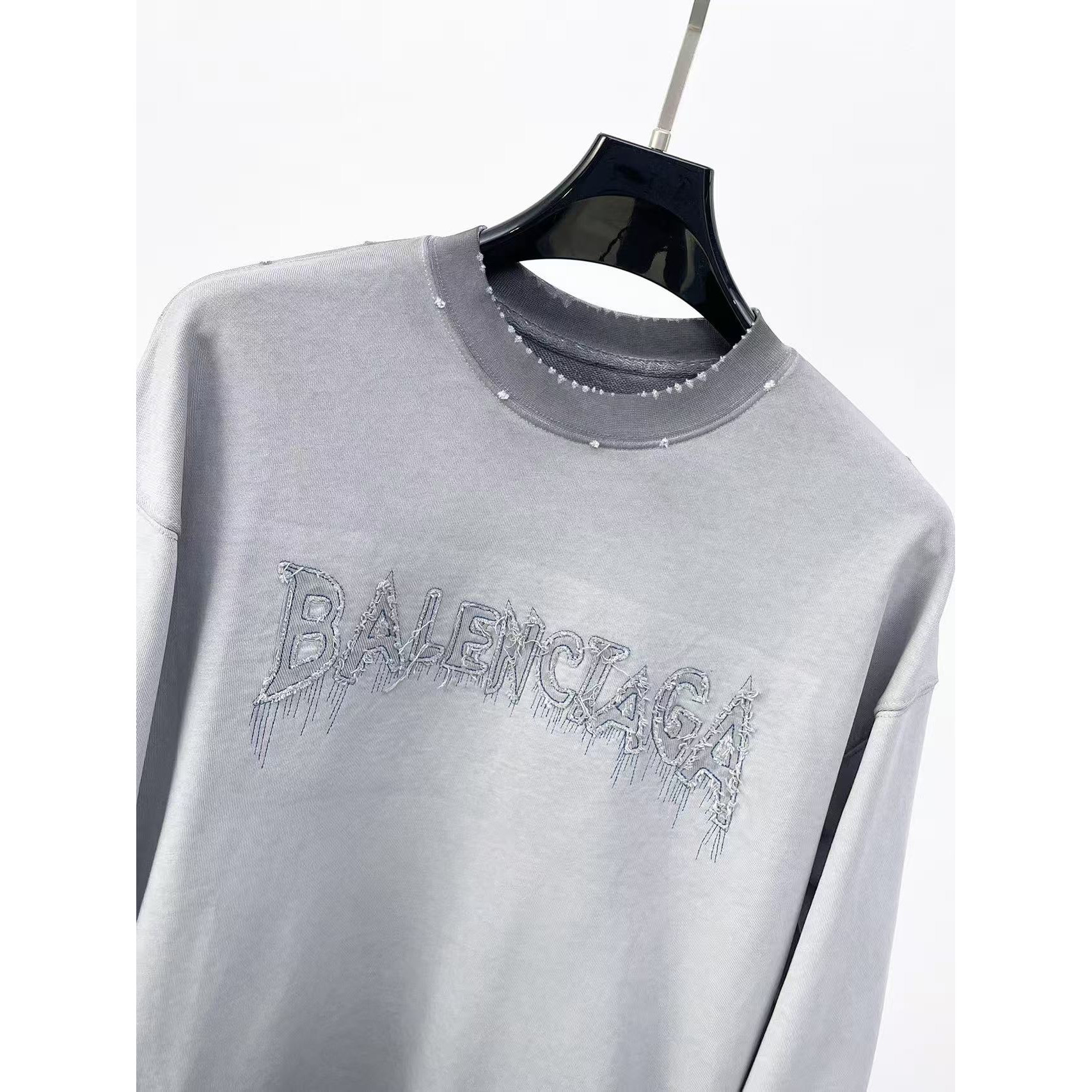 <p>Balenciaga 圓領長袖T恤(洗水灰)</p>