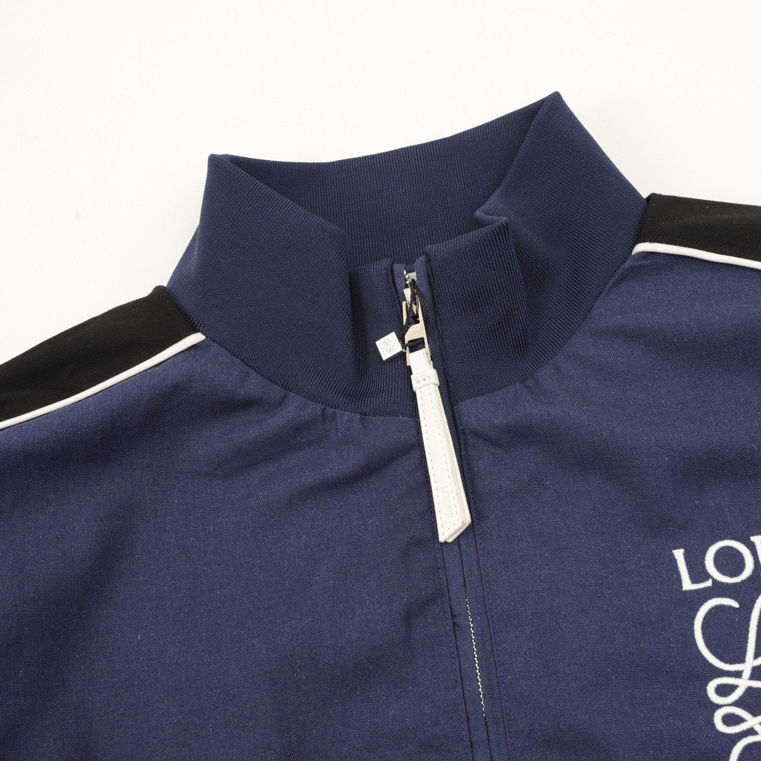 <p>LOEWE 经典LOGO刺绣夹克外套(藍)</p>