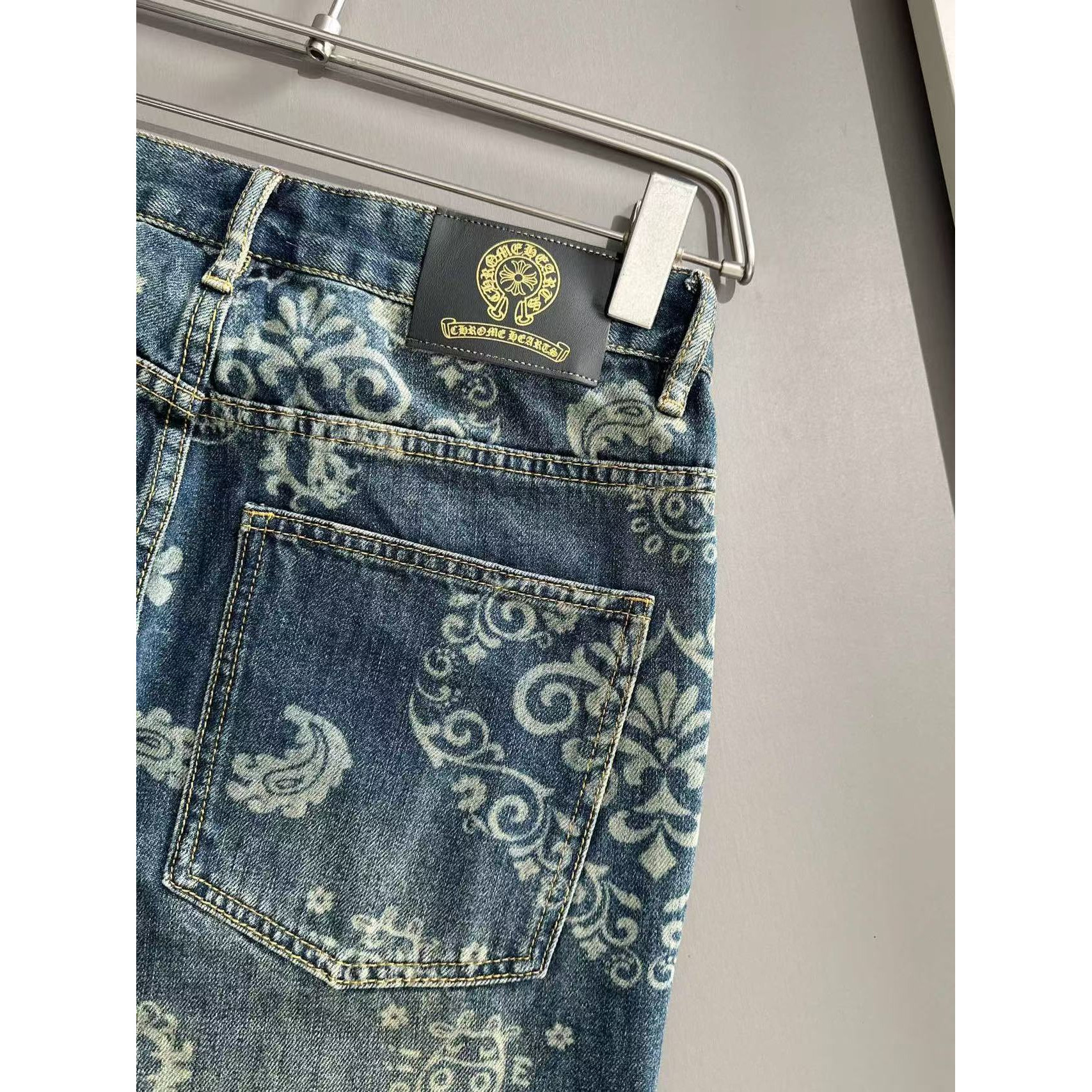 <p>CHROME HEARTS 四季款经典牛仔裤直筒长裤(藍)</p>