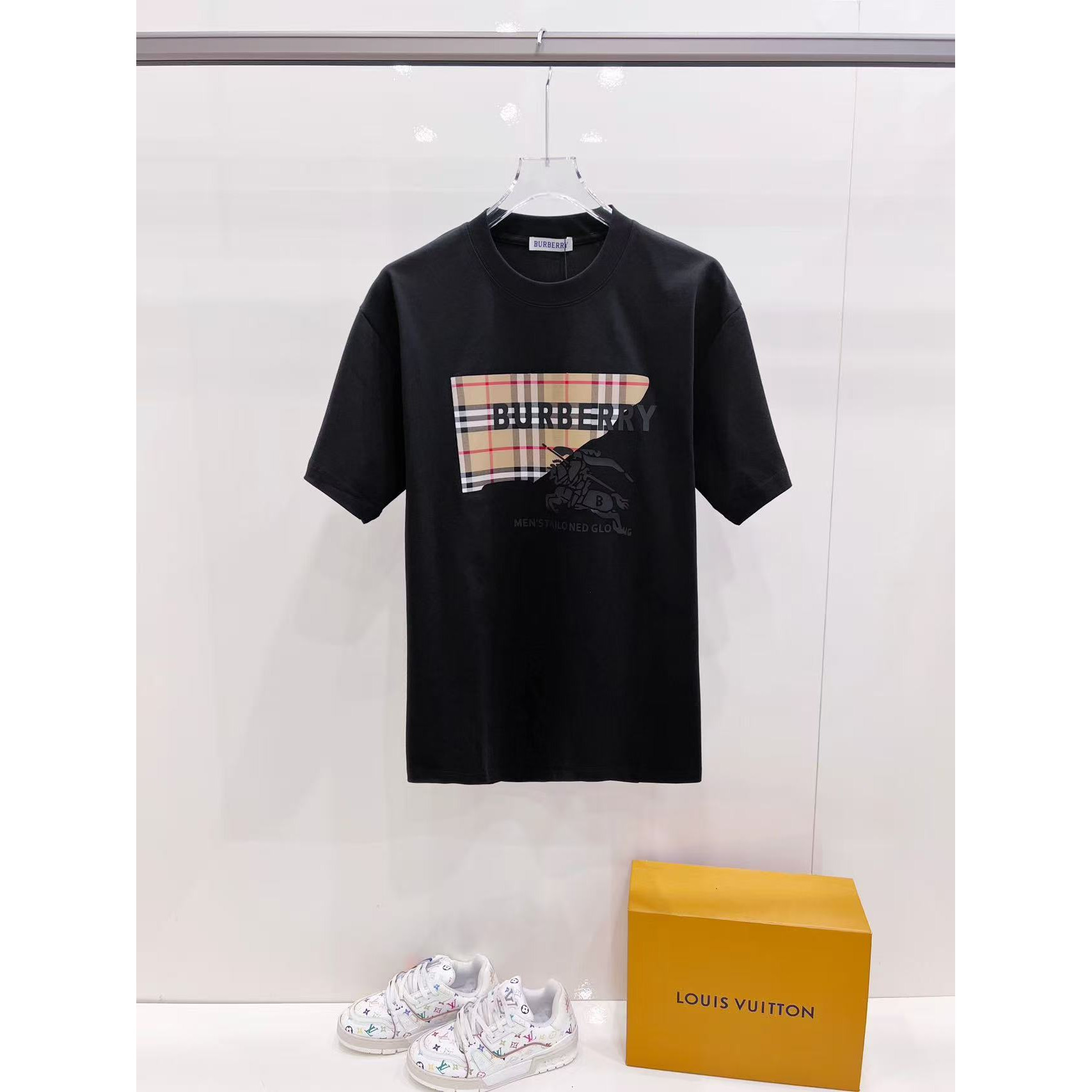 <p>BURBERRY 短袖圆领T恤(黑)</p>