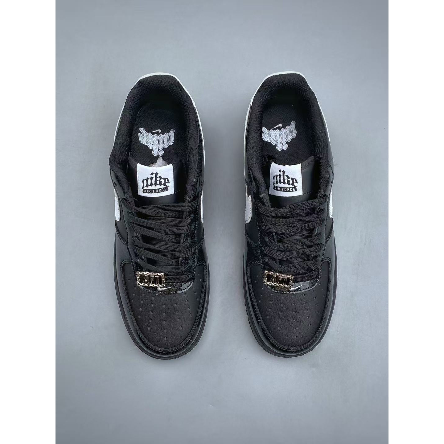 <p>NIKE AIR FORCE 1 LOW 休闲鞋(黑)&nbsp;</p>