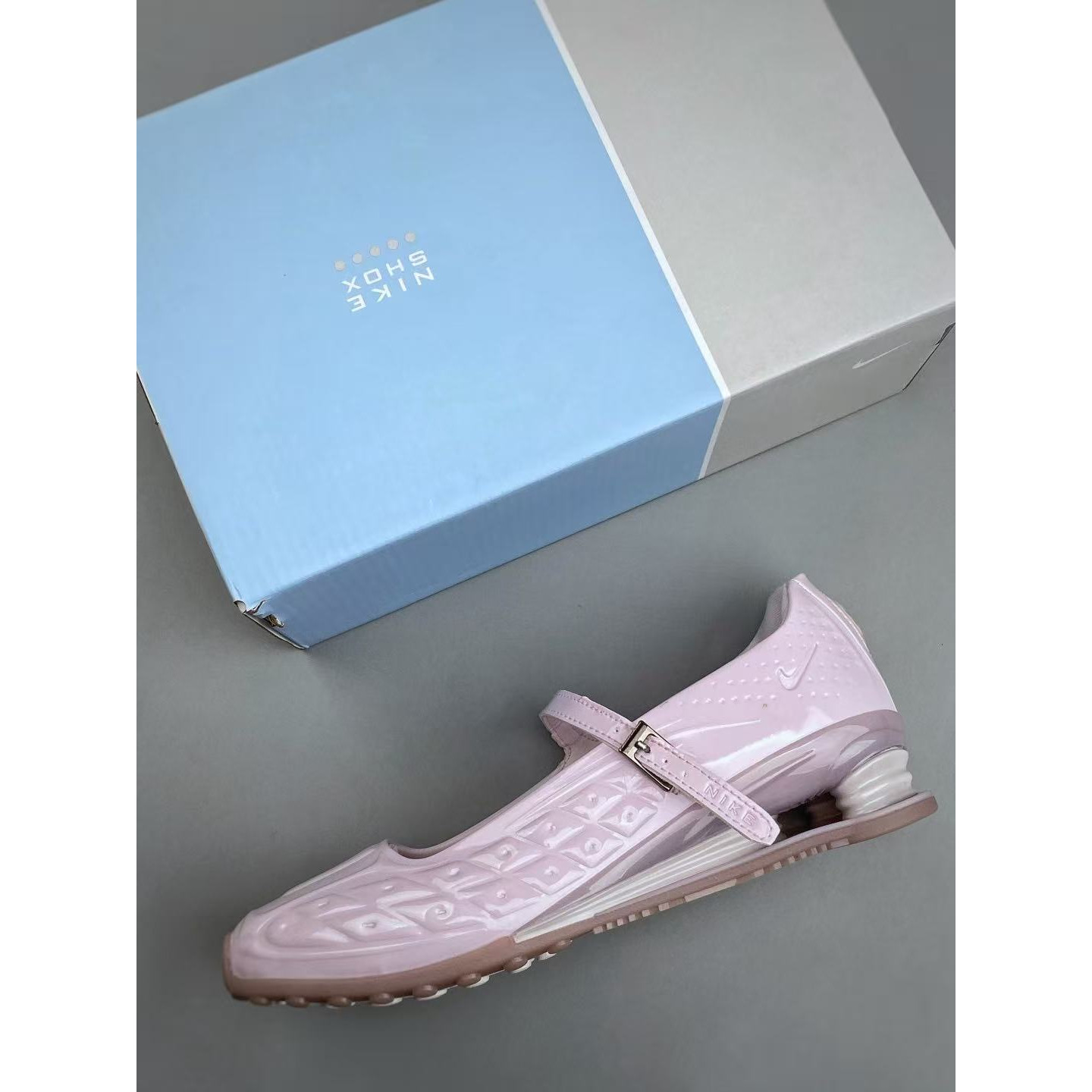 <p>NIKE SHOXZ CALISTRA 3柱玛丽珍鞋(粉)&nbsp;</p>