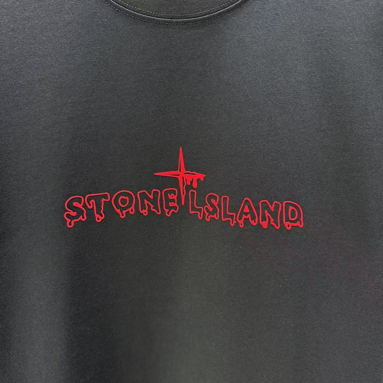 <p>Stone Island 短袖T恤(黑色紅標)</p>