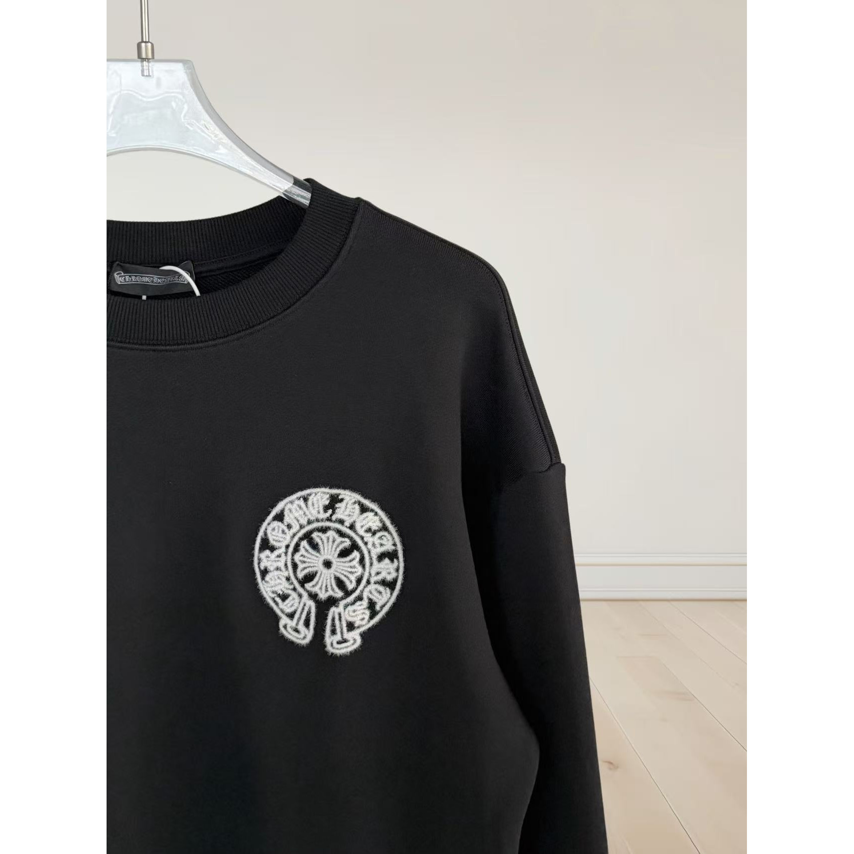 <p>CHROME HEARTS&nbsp;圆领卫衣(黑)</p>