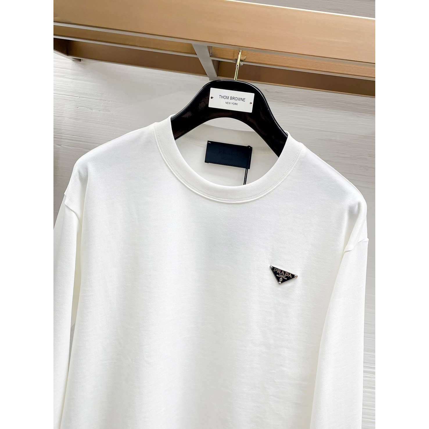 <p>Prada 长袖T恤(白)</p>