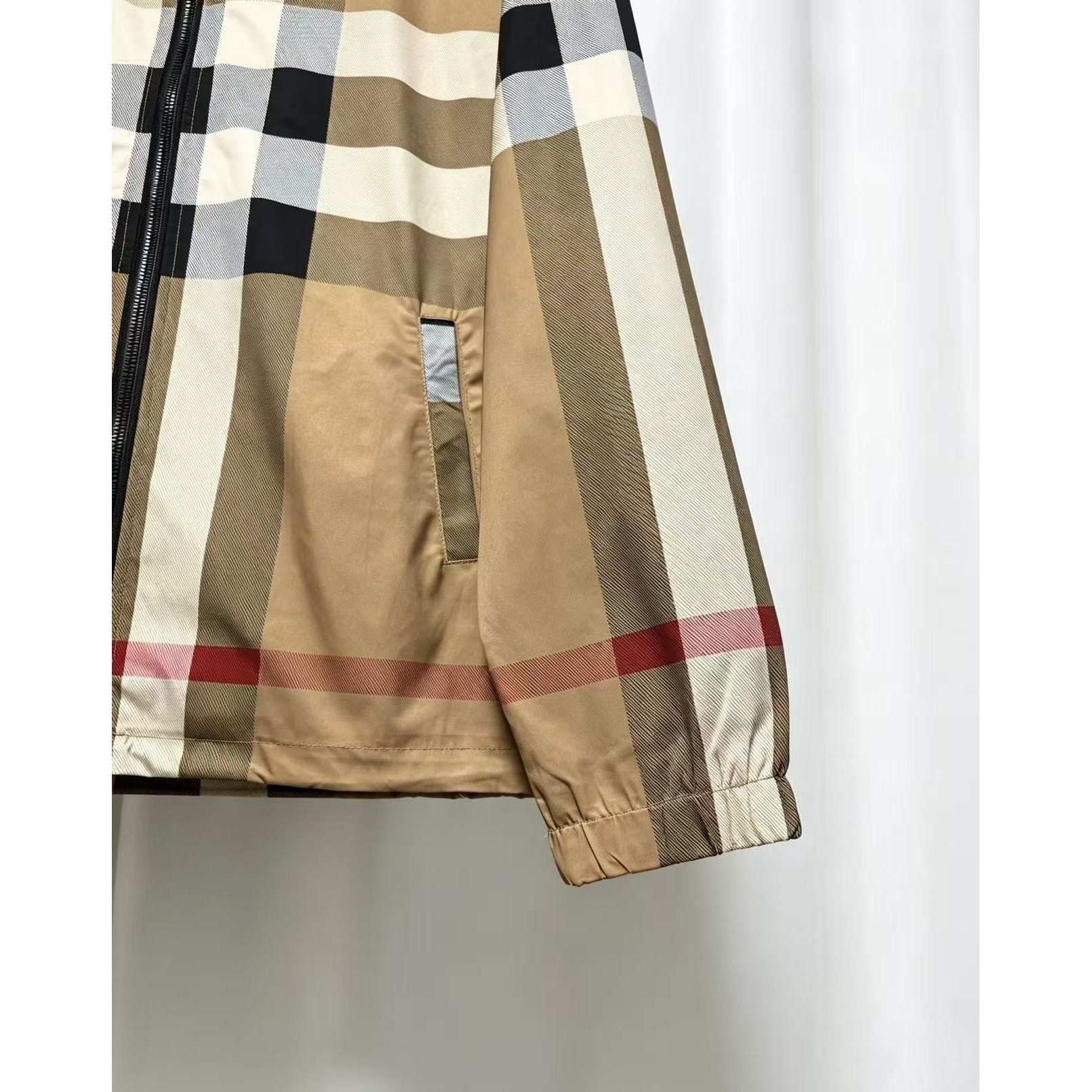 <p>Burberry 夹克外套(卡其)</p>