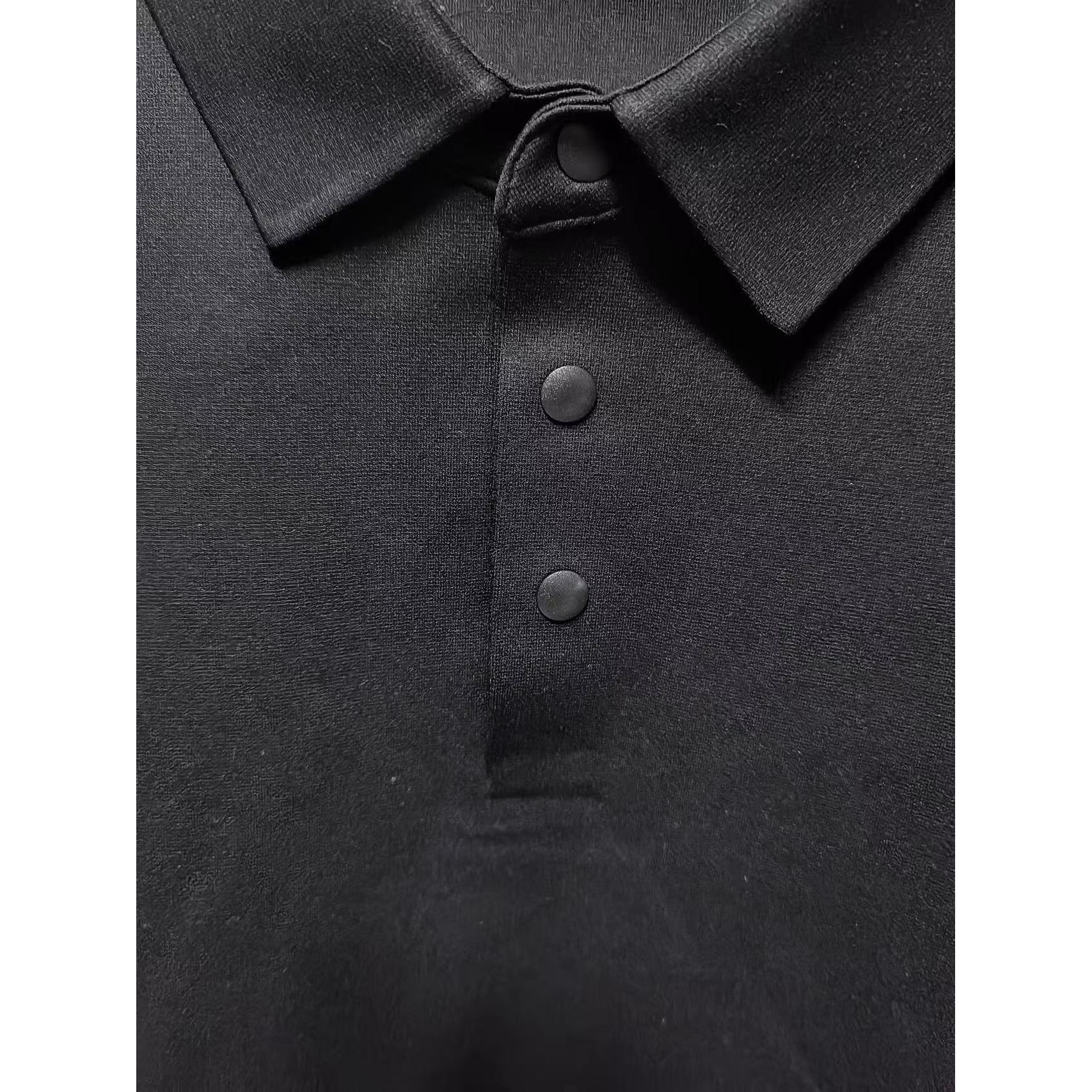 <p>Descente 翻领长袖打底(黑)</p>