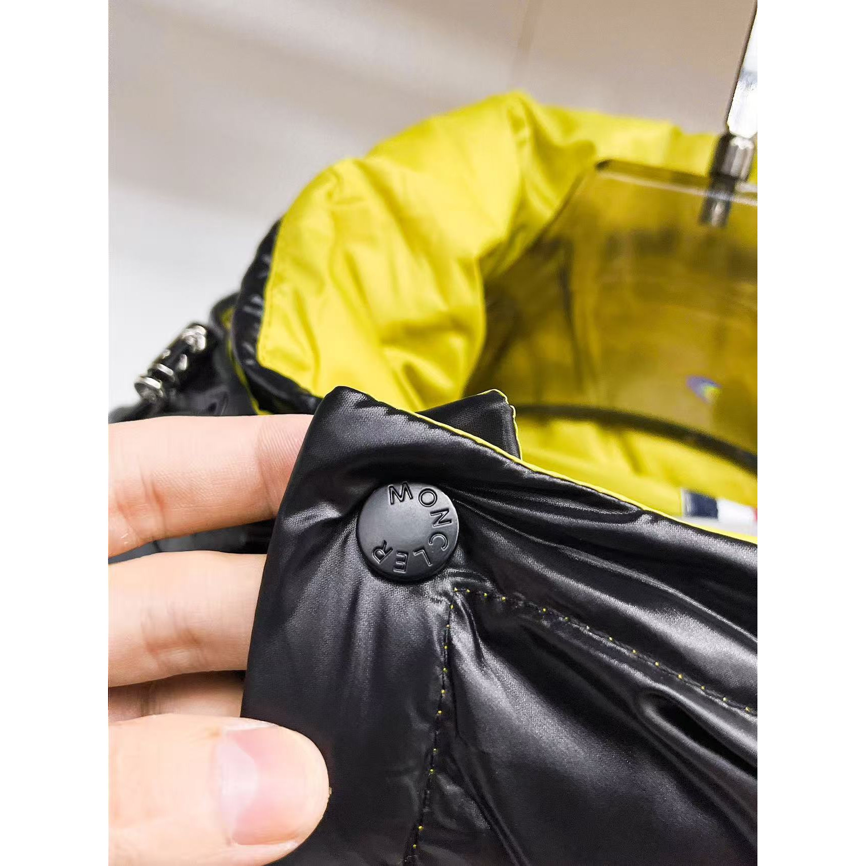 <p>MONCLER&nbsp;秋冬新款羽绒服(黑)</p>