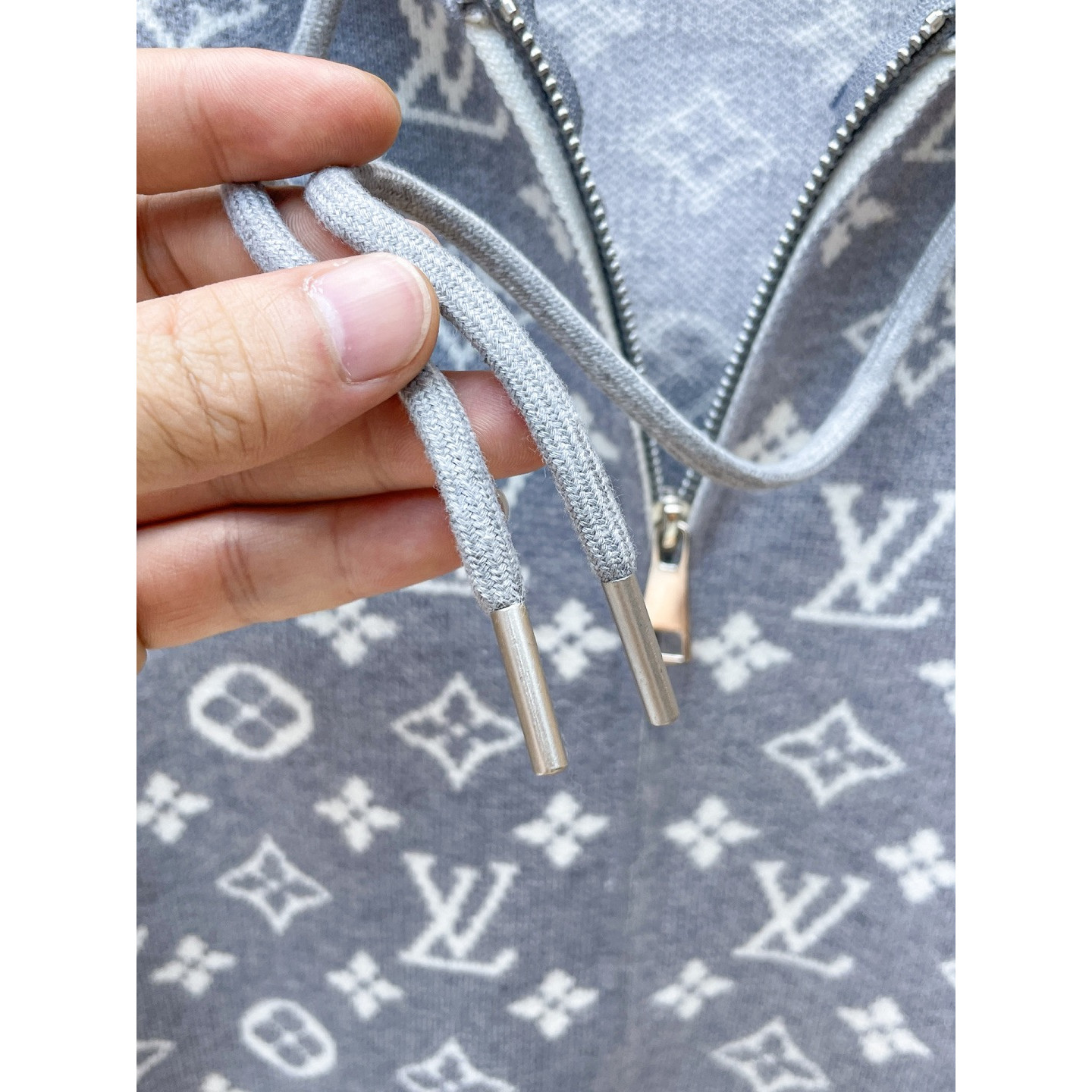 <p>LV 精品外套</p>