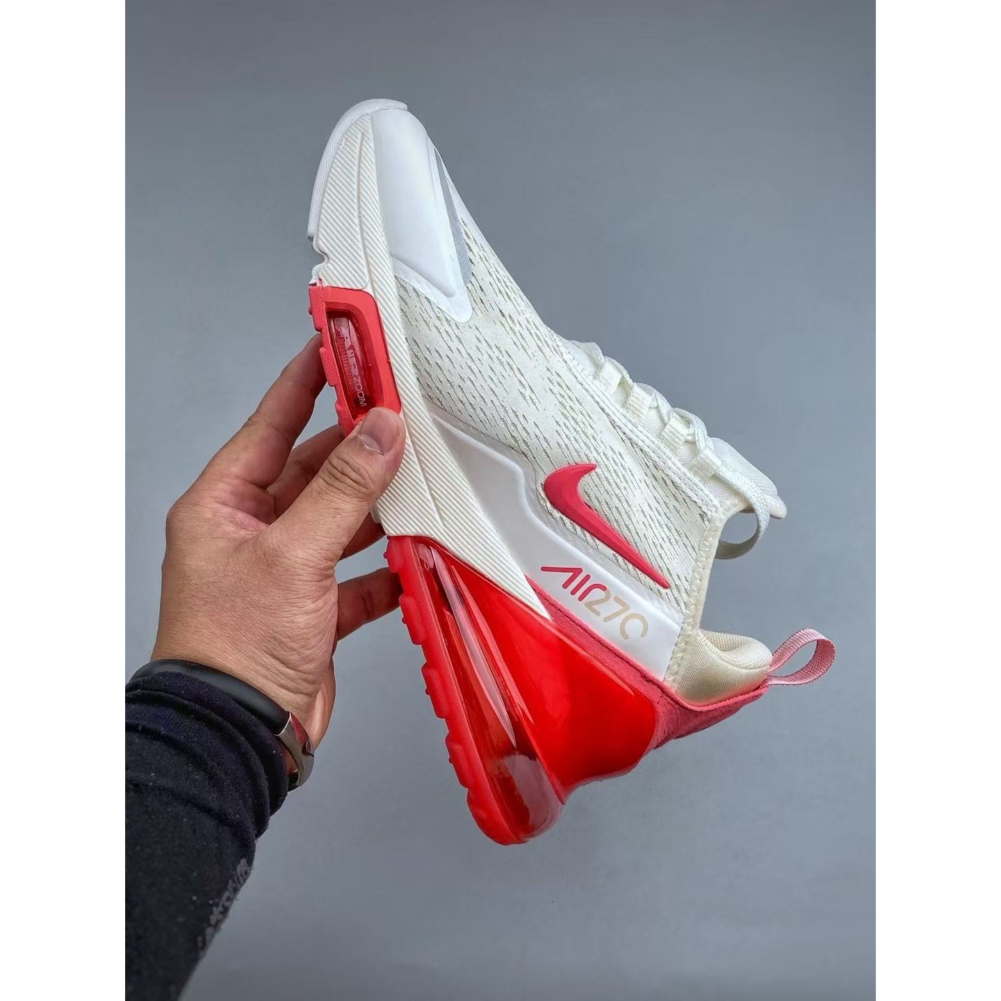 <p>Nike AIR MAX 270 气垫休闲跑鞋(白紅)</p>