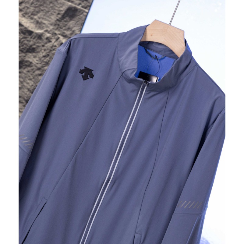<p>DESCENTE 男女同款輕薄外套(藍)</p>