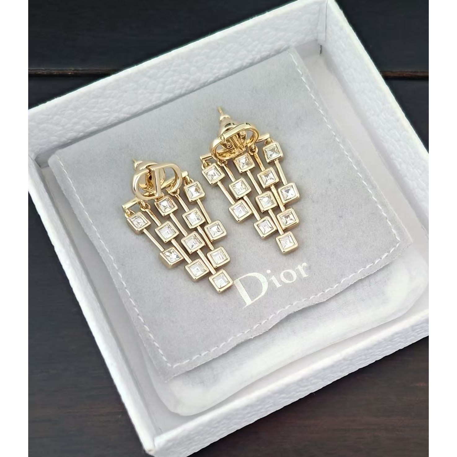 <p>DIOR&nbsp;cd爪链方钻流苏</p>