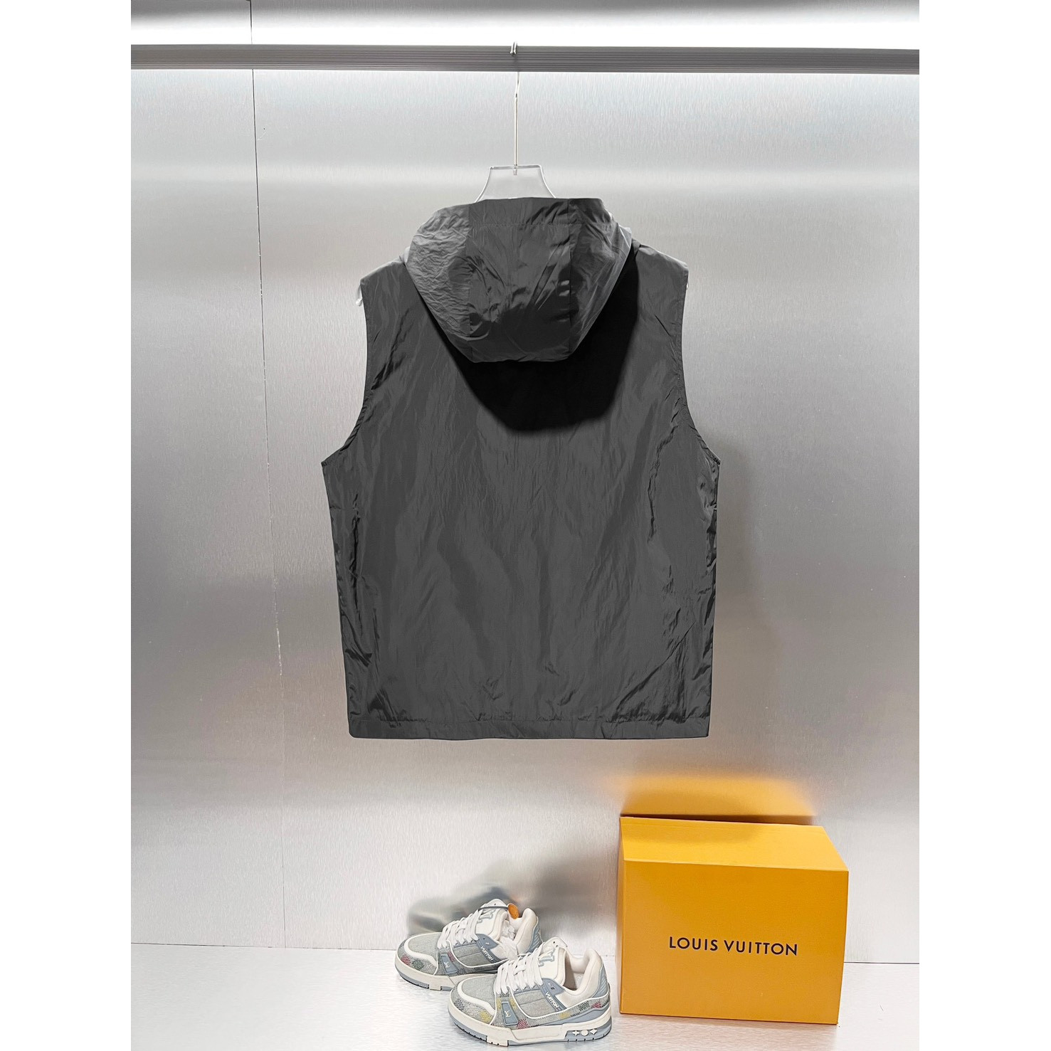 <p>PRADA&nbsp;马克外套(灰)</p>