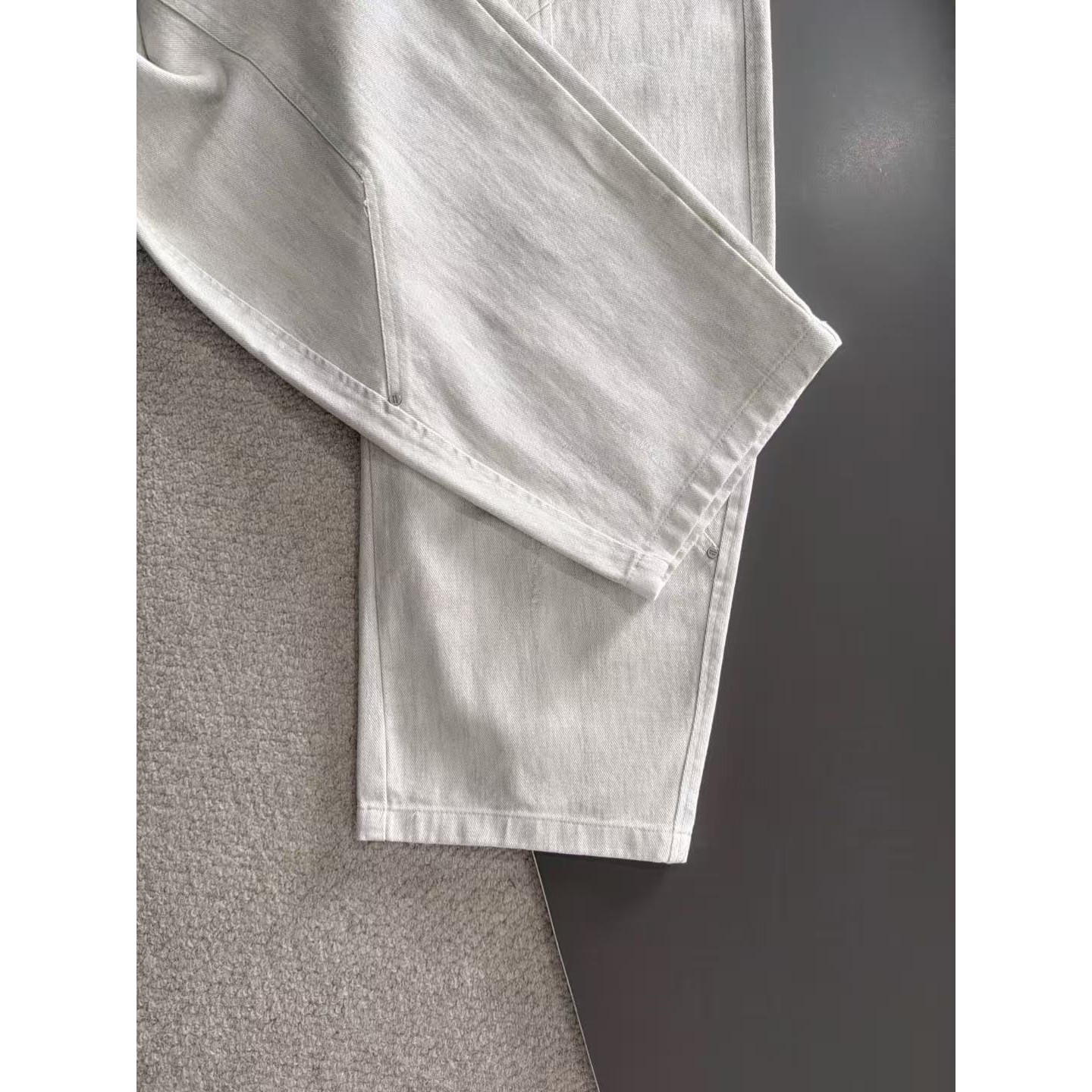 <p>MONCLER 秋冬新款松紧带休闲裤(白)</p>