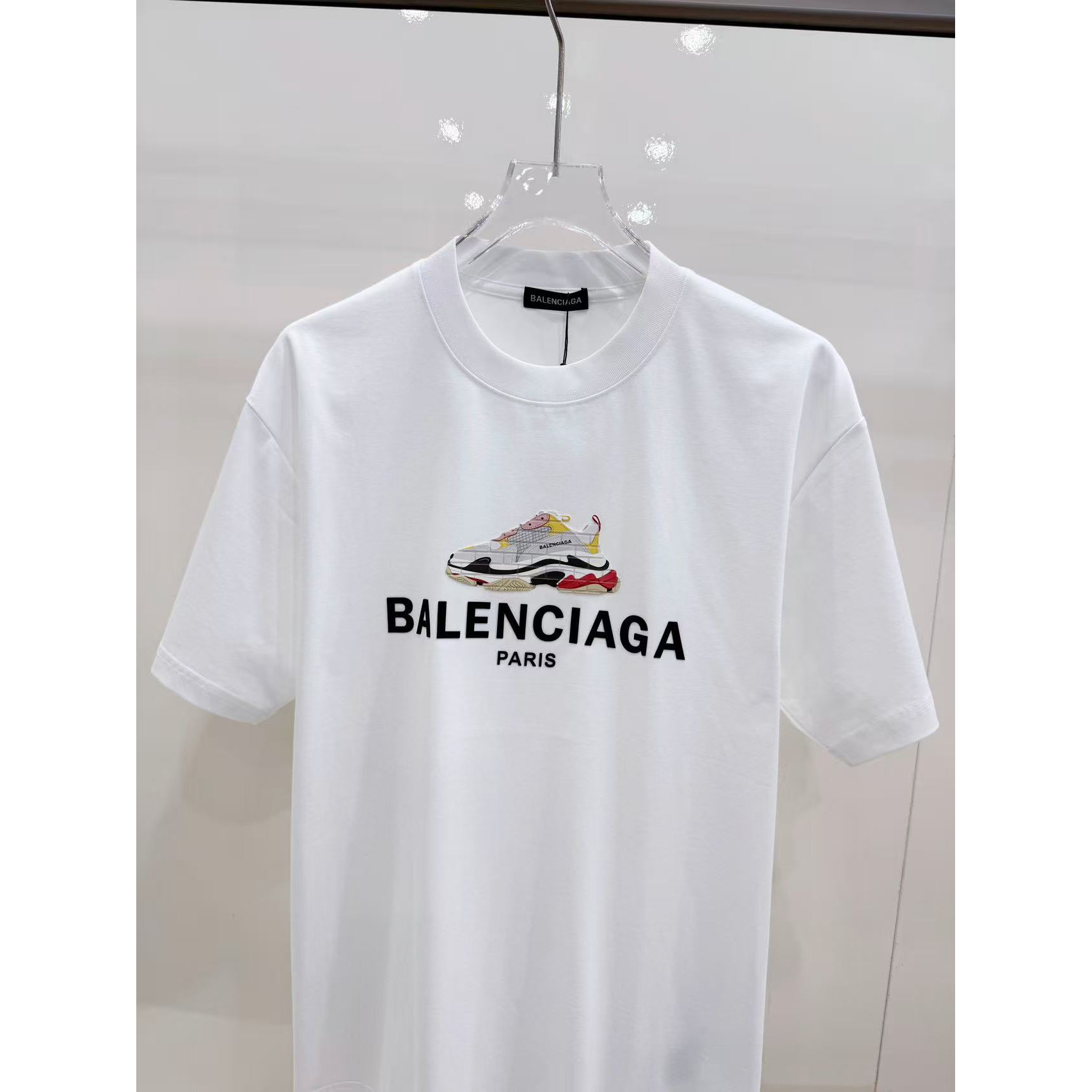 <p>Balenciaga 老爹鞋子短袖t恤(白)&nbsp;</p>