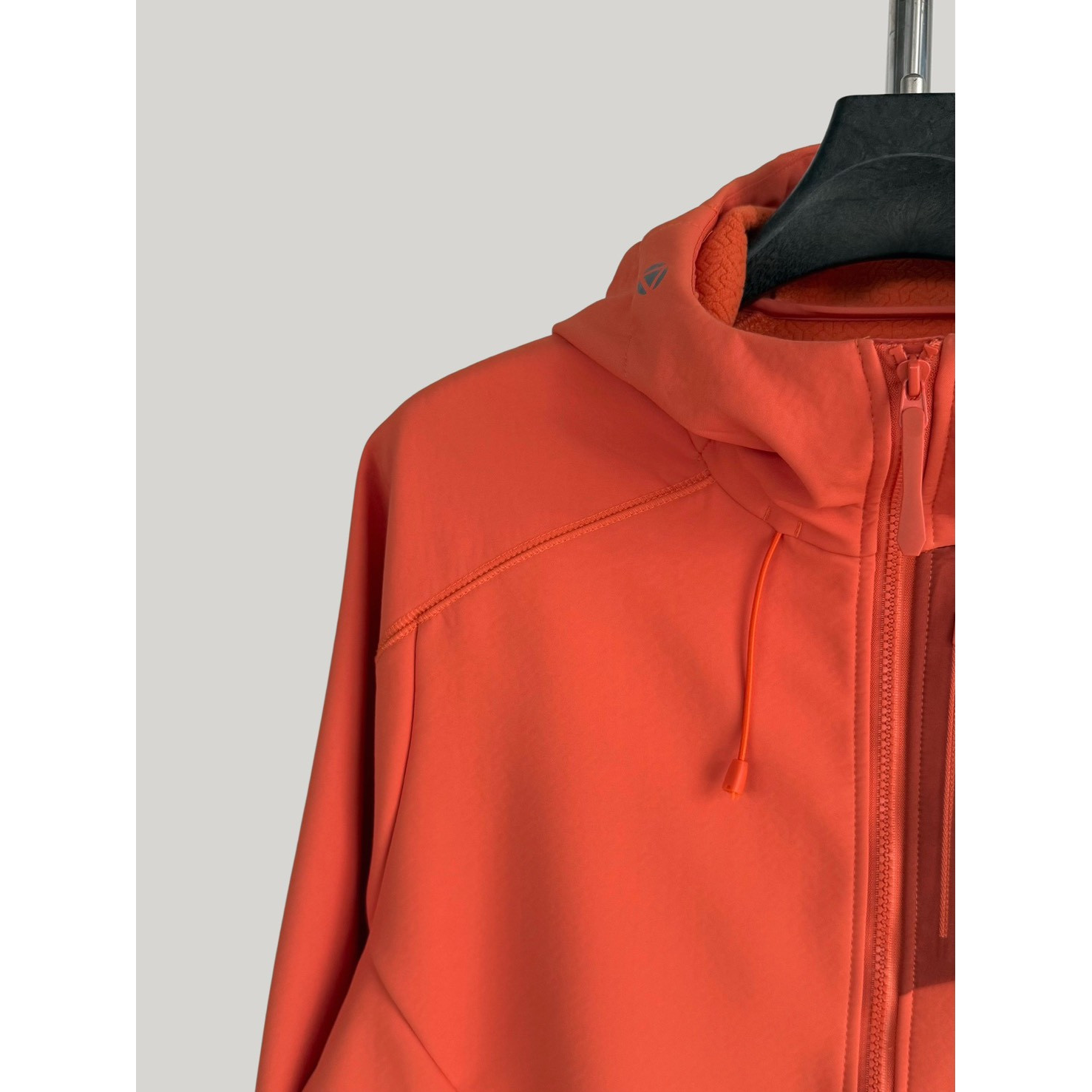 <p>Arc'teryx 软壳加薄绒冲锋衣(桔子色)</p>