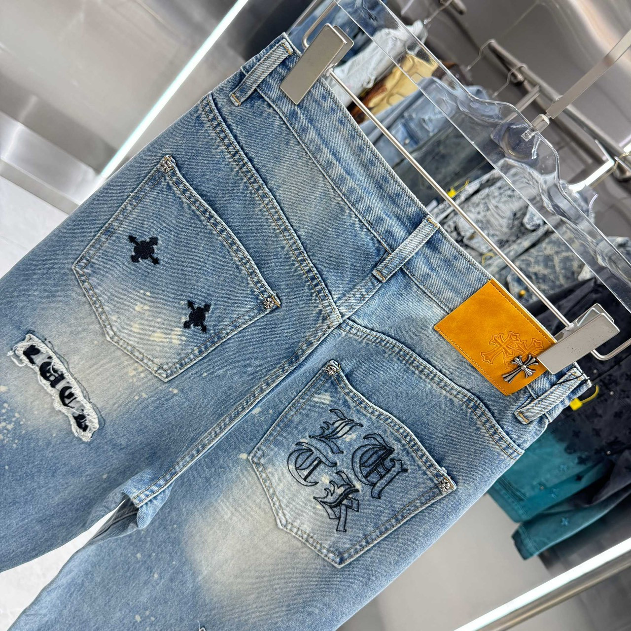 <p>CHROME HEARTS 十字架磨破牛仔裤(藍)</p>