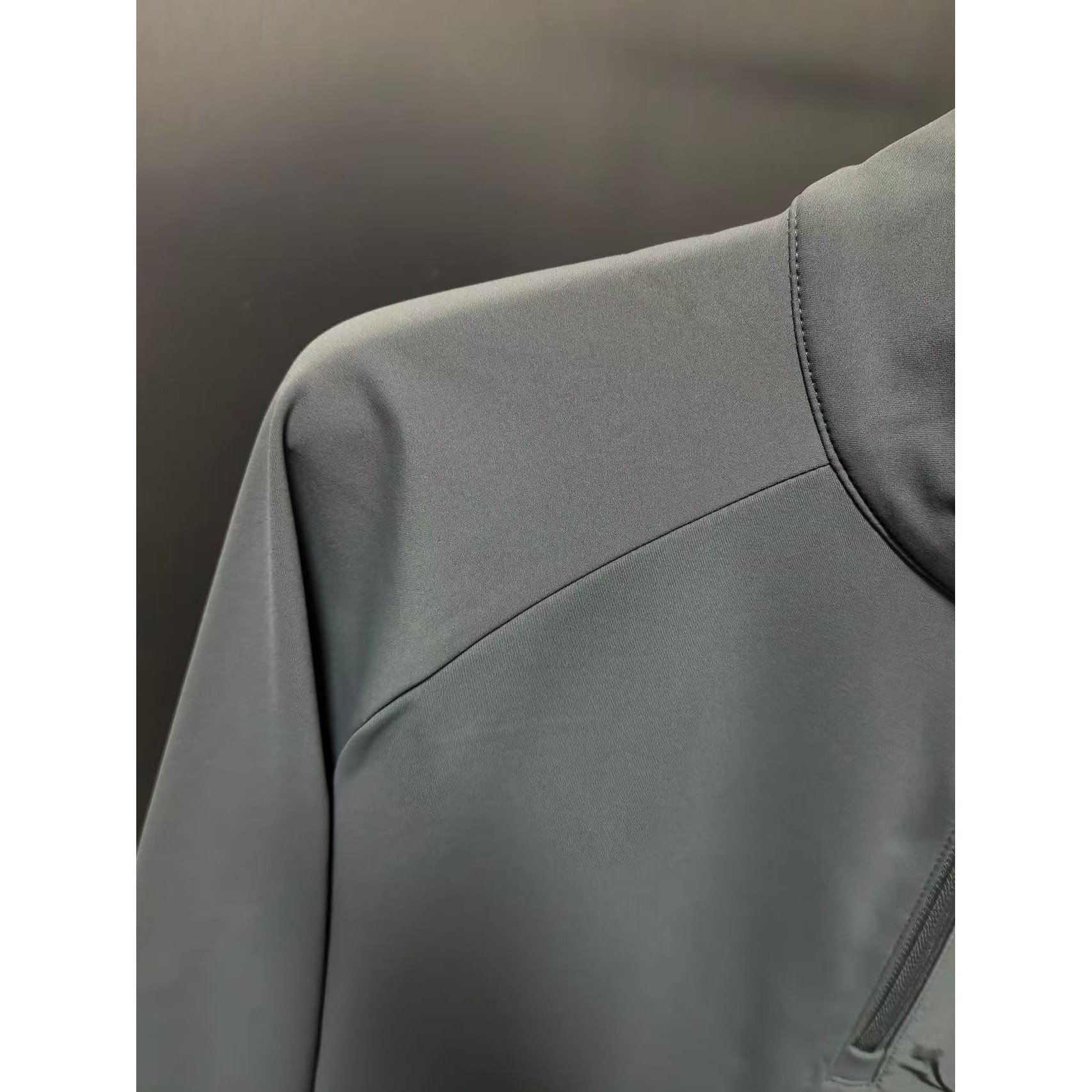 <p>Arc'teryx 半拉链口袋长袖打底(軍綠)</p>